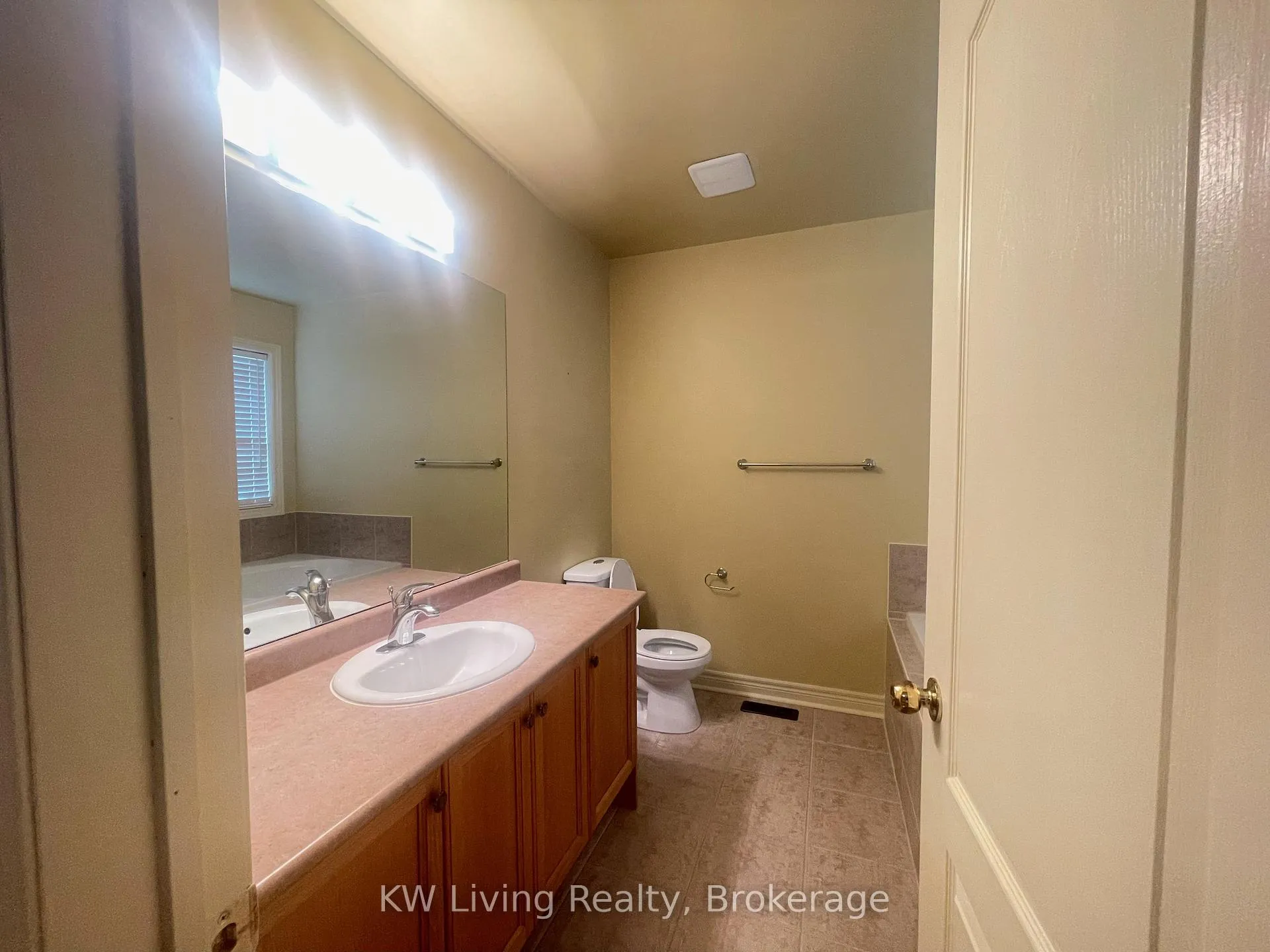Photo 10 of 75 Vine Cliff Boulevard, Markham, Victoria Manor-Jennings Gate — HOMEH