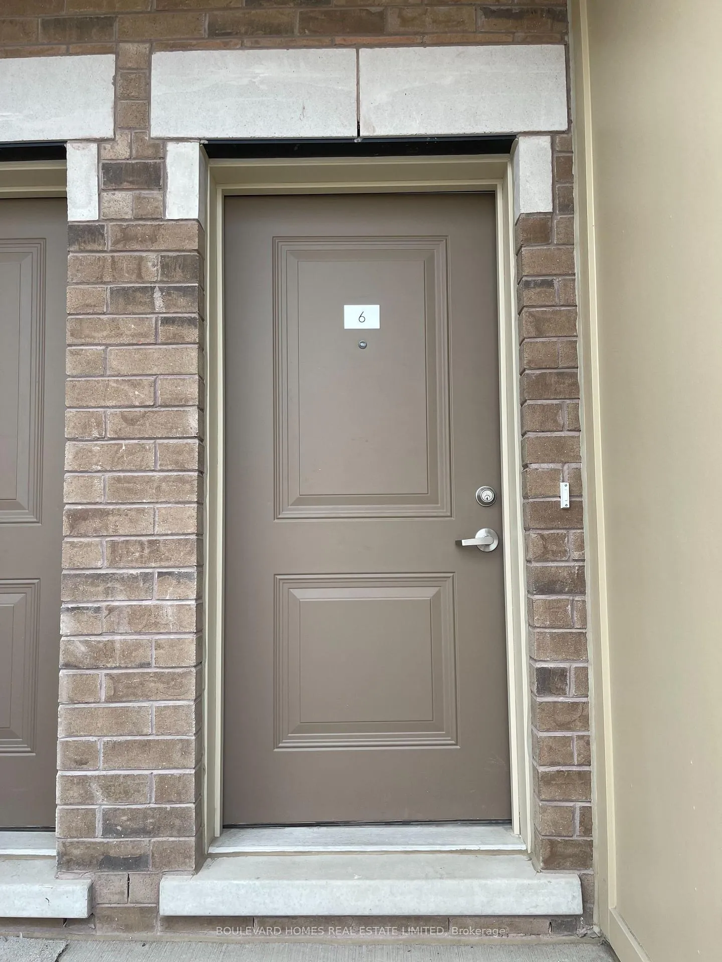 Photo 3 of Unit 6, 465 Beresford Path, Oshawa, Central — HOMEH
