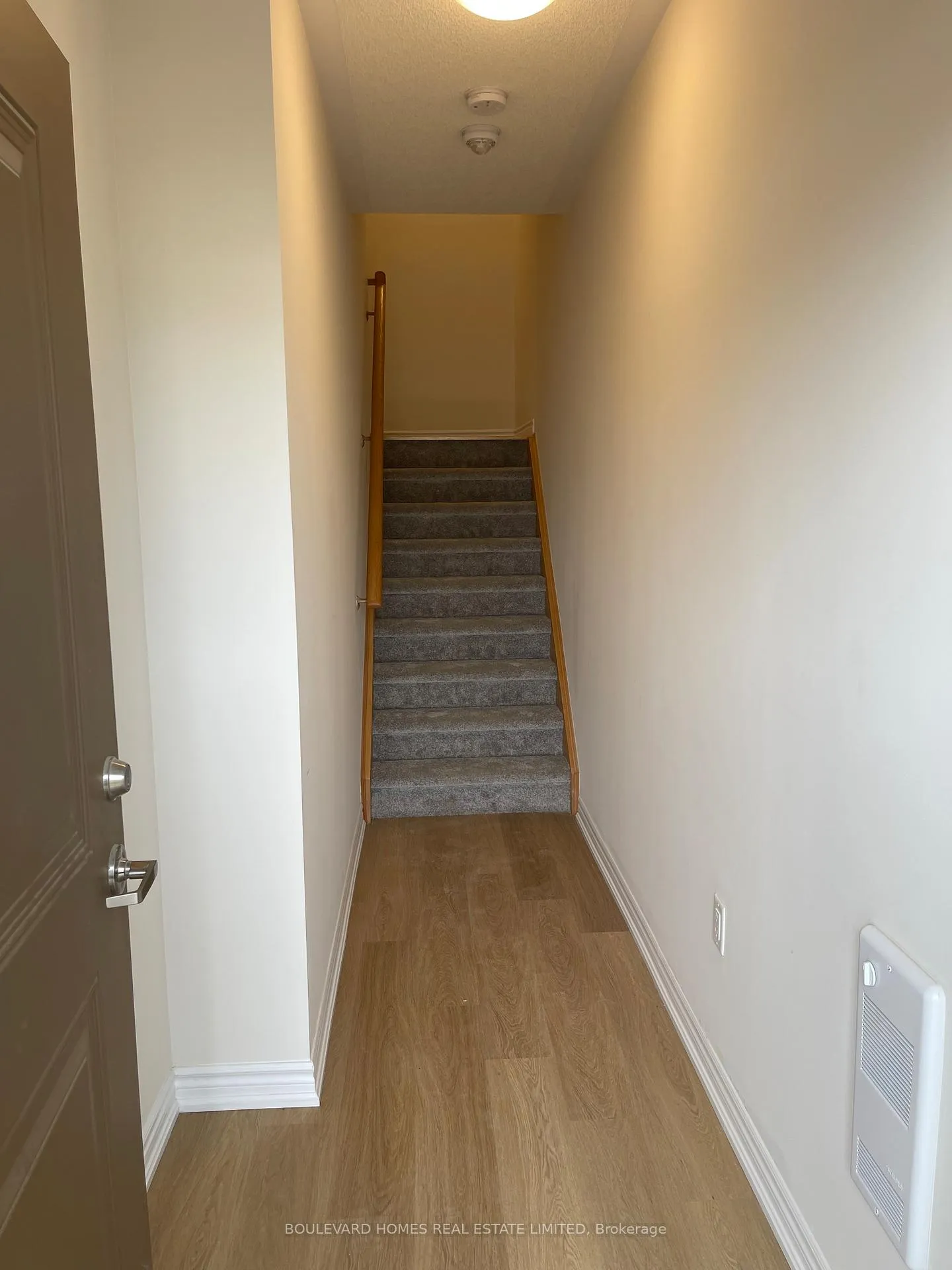 Photo 4 of Unit 6, 465 Beresford Path, Oshawa, Central — HOMEH