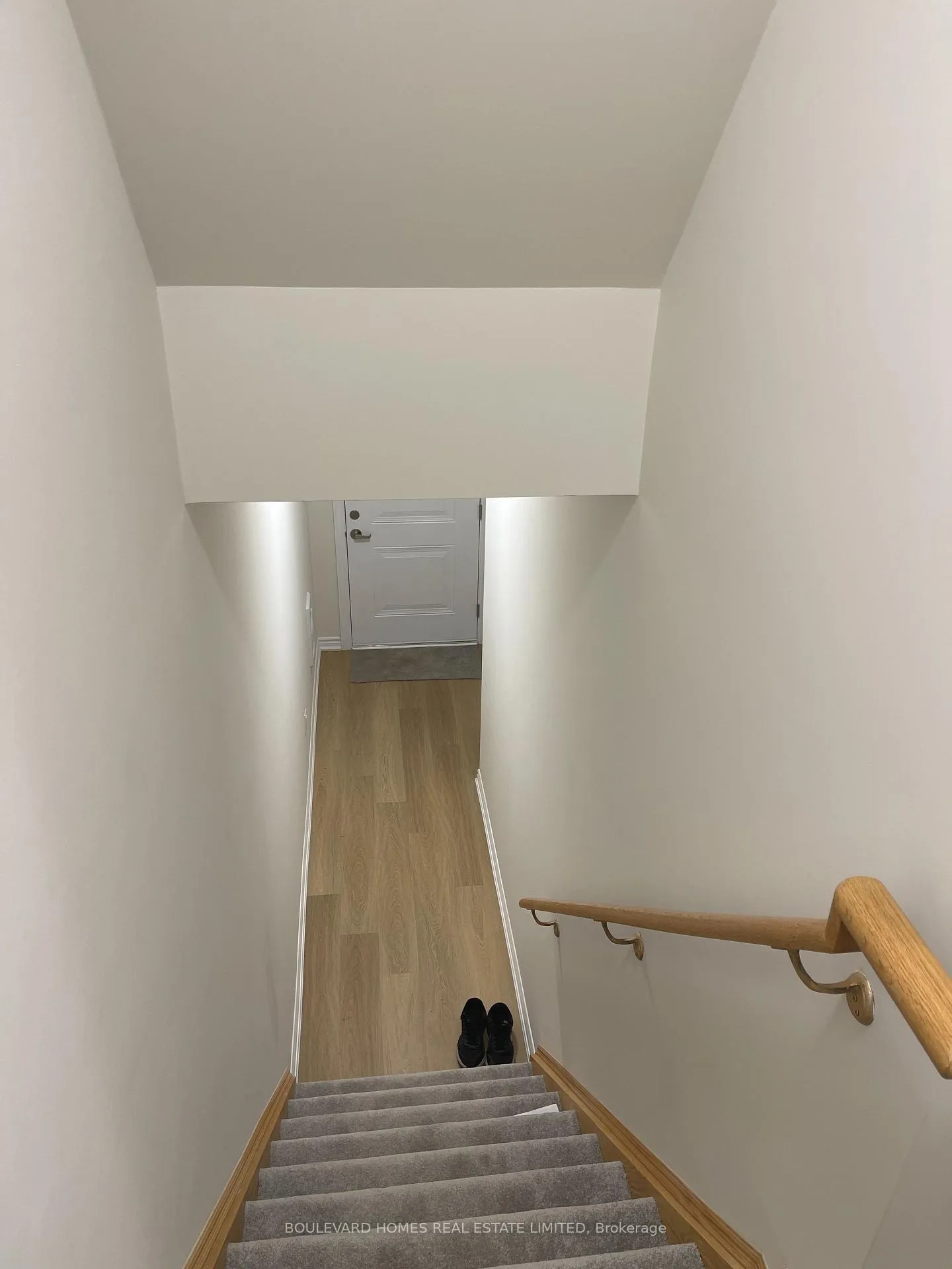Photo 5 of Unit 6, 465 Beresford Path, Oshawa, Central — HOMEH