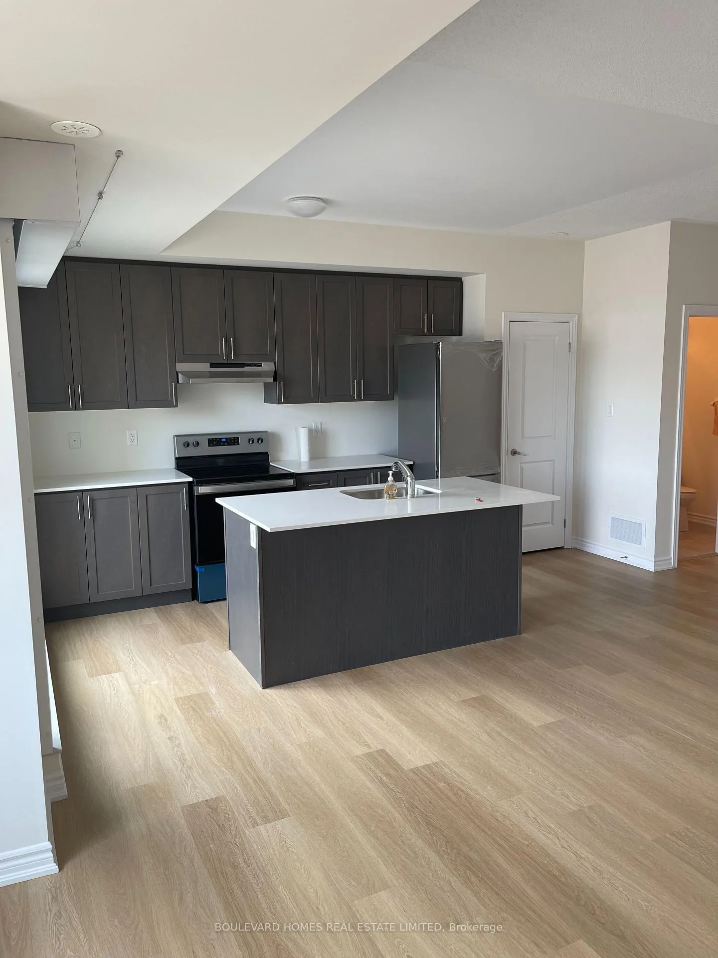 Photo 8 of Unit 6, 465 Beresford Path, Oshawa, Central — HOMEH