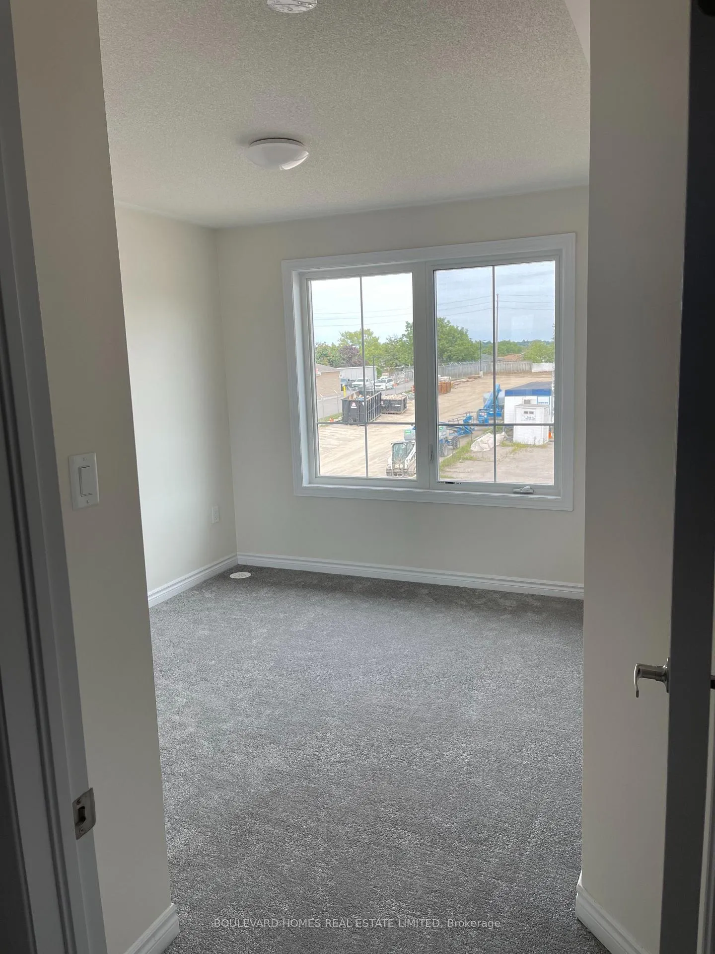 Photo 13 of Unit 6, 465 Beresford Path, Oshawa, Central — HOMEH