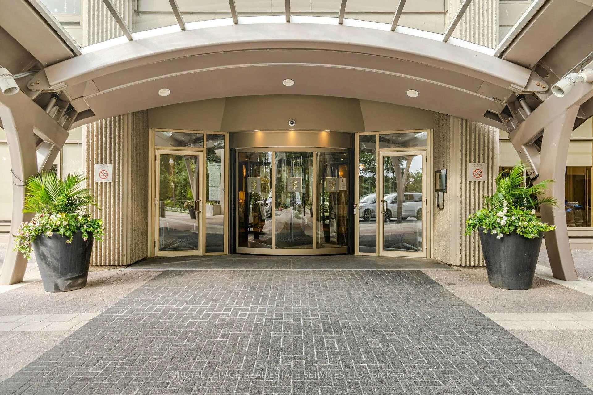 Photo 2 of Unit 710, 2045 Lake Shore Boulevard W, Etobicoke, Mimico — HOMEH