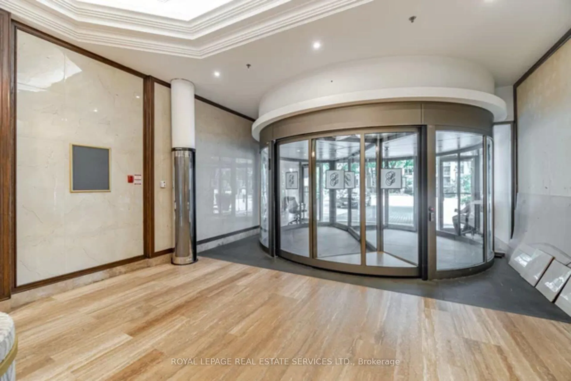 Photo 3 of Unit 710, 2045 Lake Shore Boulevard W, Etobicoke, Mimico — HOMEH