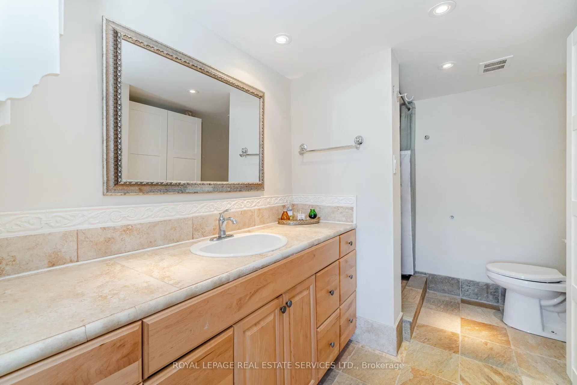 Photo 27 of Unit 710, 2045 Lake Shore Boulevard W, Etobicoke, Mimico — HOMEH