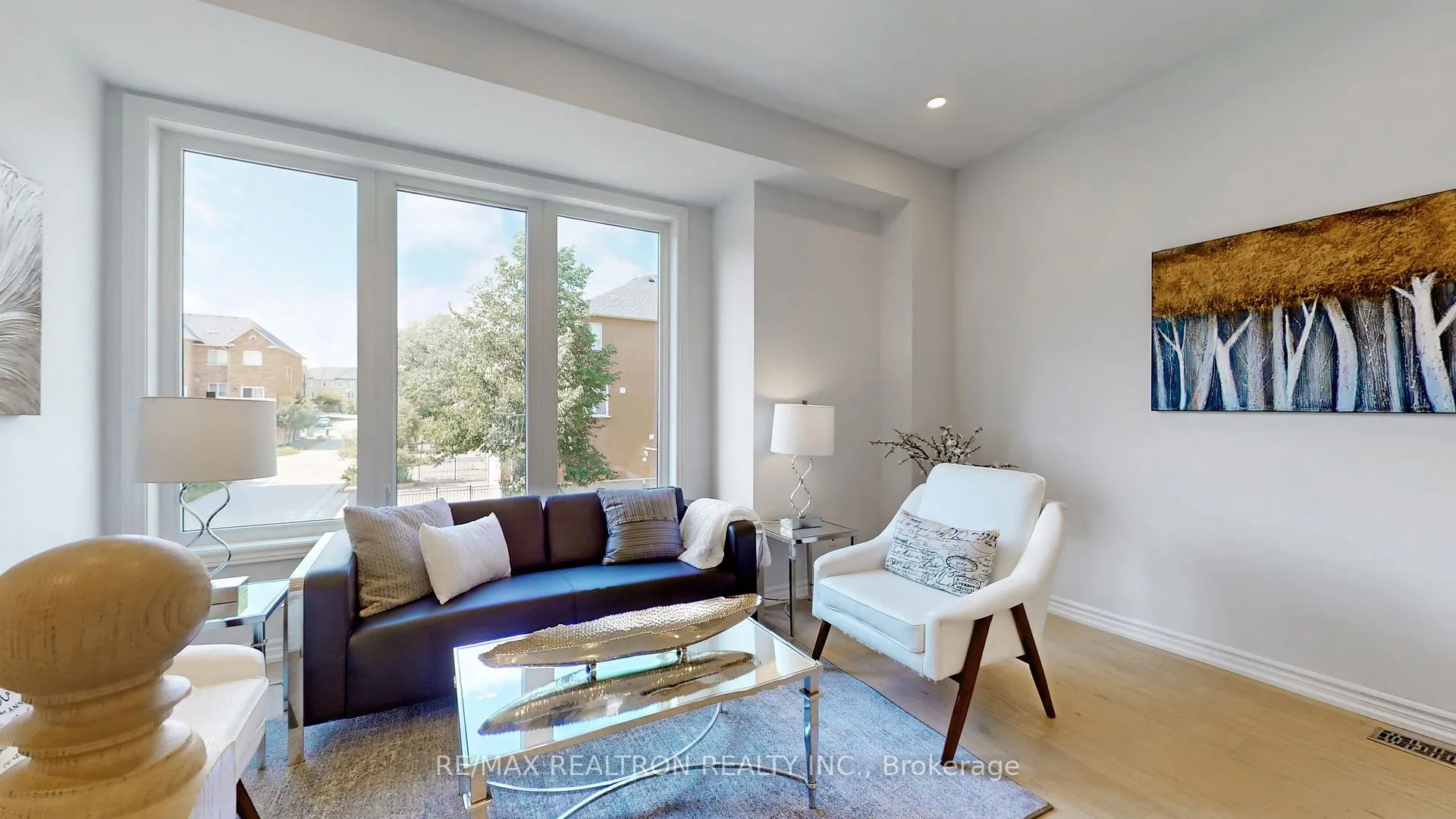 Photo 3 of 46 Leitchcroft Crescent, Markham, Commerce Valley — HOMEH