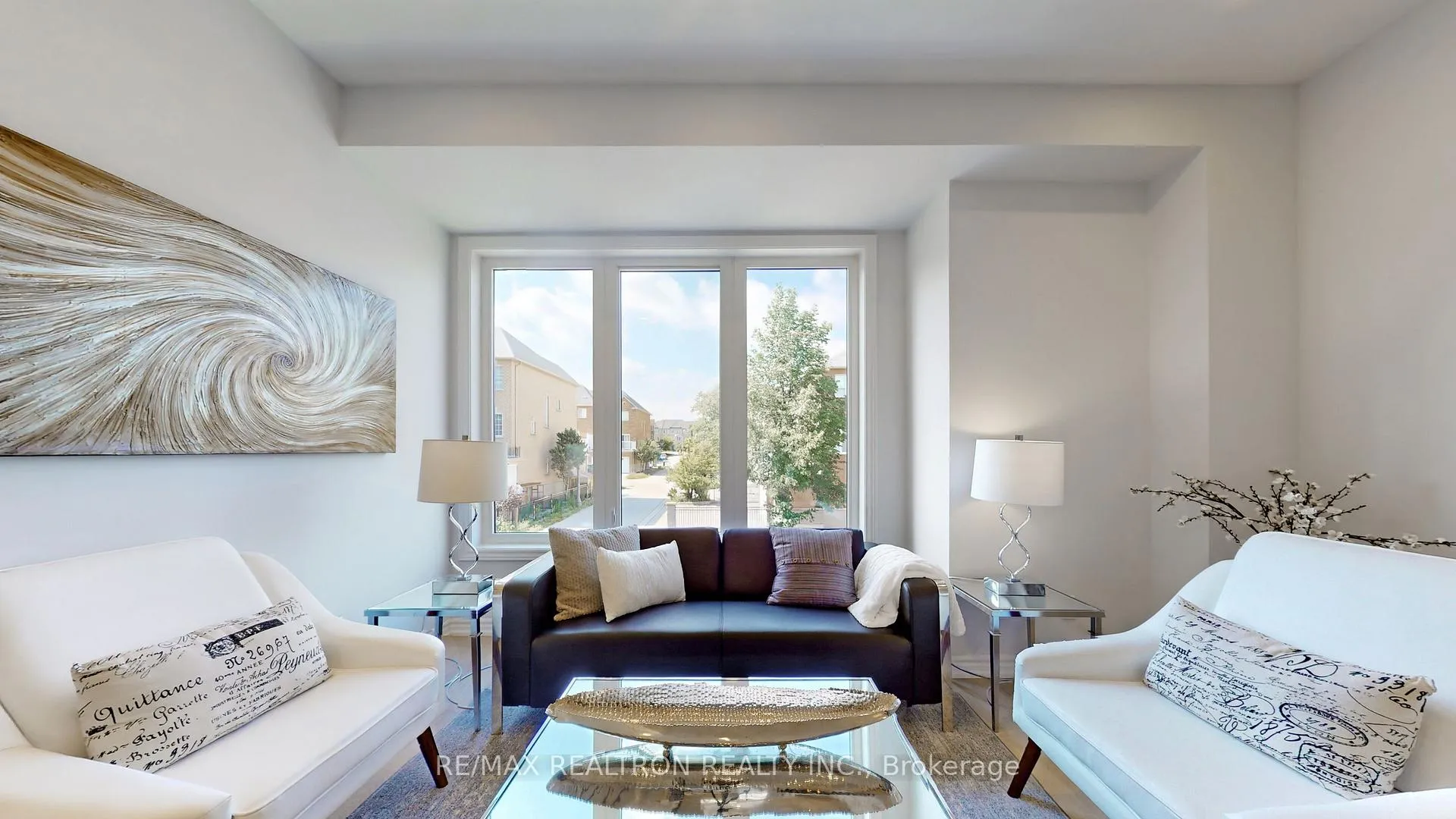 Photo 4 of 46 Leitchcroft Crescent, Markham, Commerce Valley — HOMEH