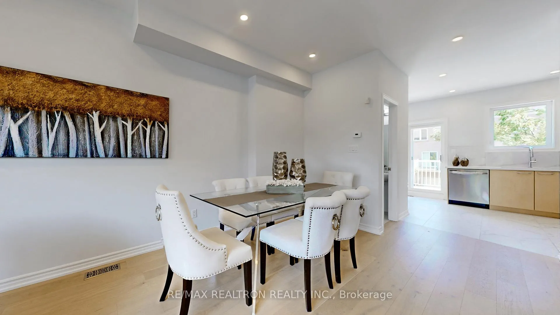 Photo 6 of 46 Leitchcroft Crescent, Markham, Commerce Valley — HOMEH