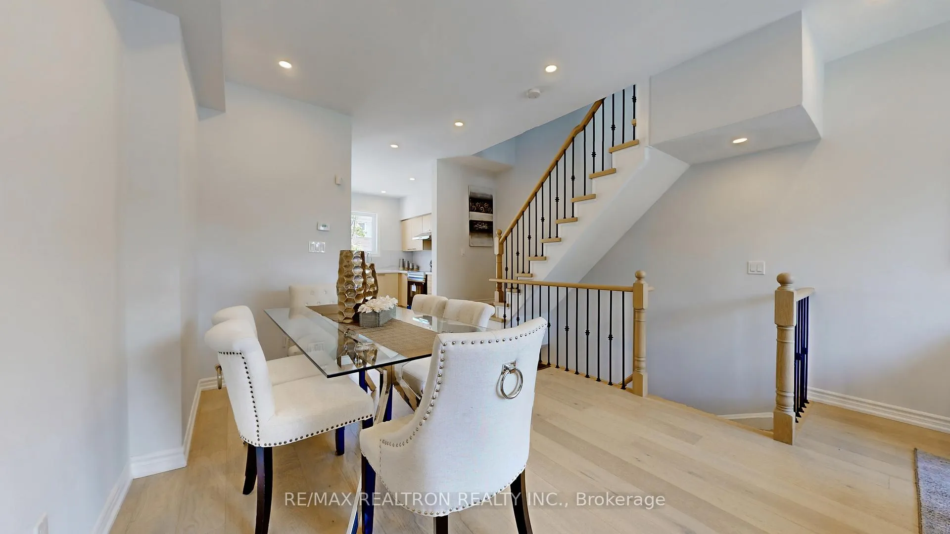 Photo 7 of 46 Leitchcroft Crescent, Markham, Commerce Valley — HOMEH