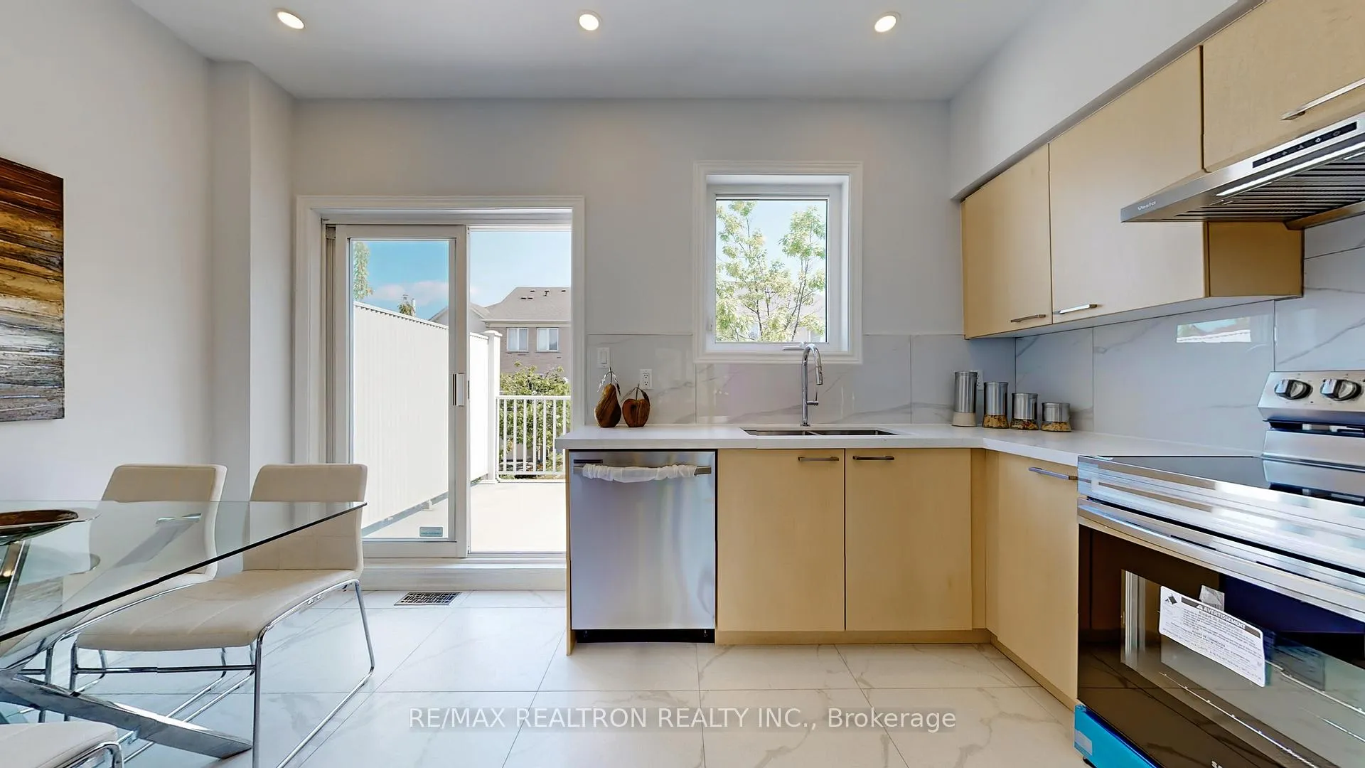 Photo 9 of 46 Leitchcroft Crescent, Markham, Commerce Valley — HOMEH