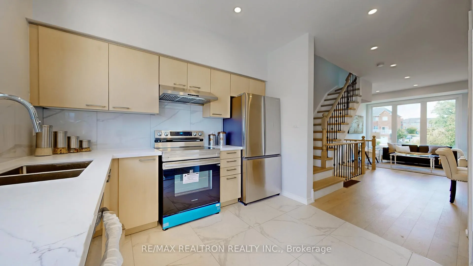 Photo 11 of 46 Leitchcroft Crescent, Markham, Commerce Valley — HOMEH