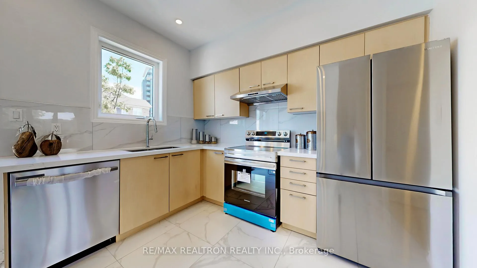 Photo 13 of 46 Leitchcroft Crescent, Markham, Commerce Valley — HOMEH