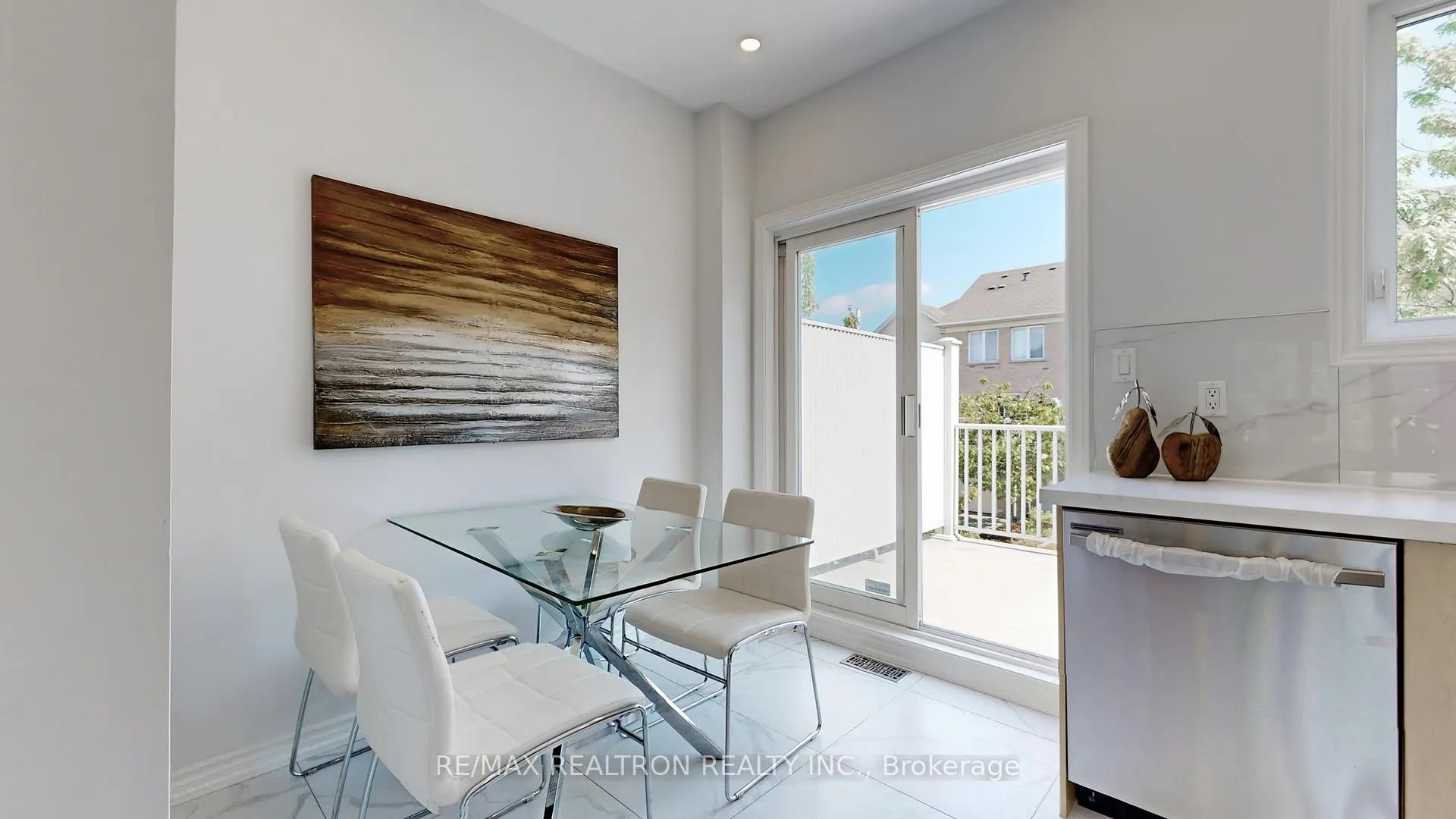 Photo 14 of 46 Leitchcroft Crescent, Markham, Commerce Valley — HOMEH