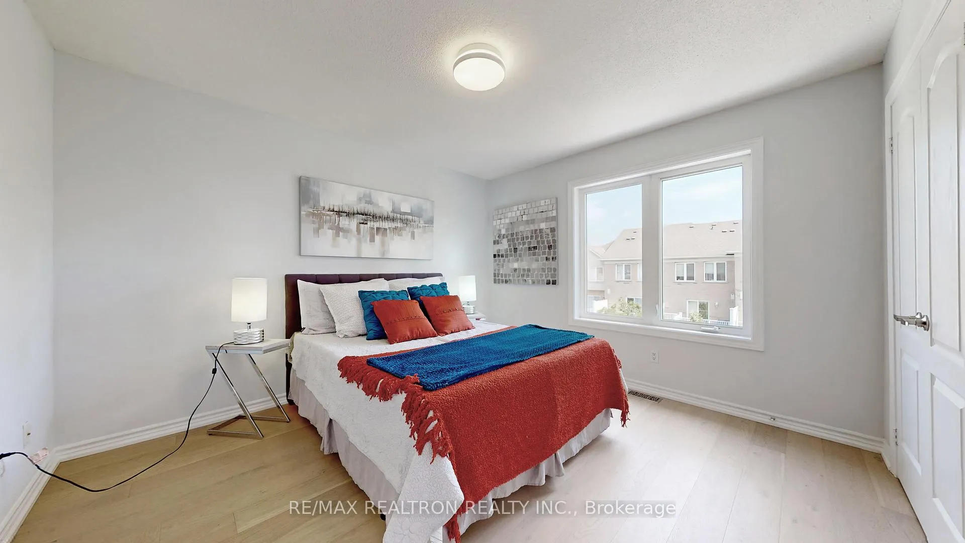 Photo 16 of 46 Leitchcroft Crescent, Markham, Commerce Valley — HOMEH