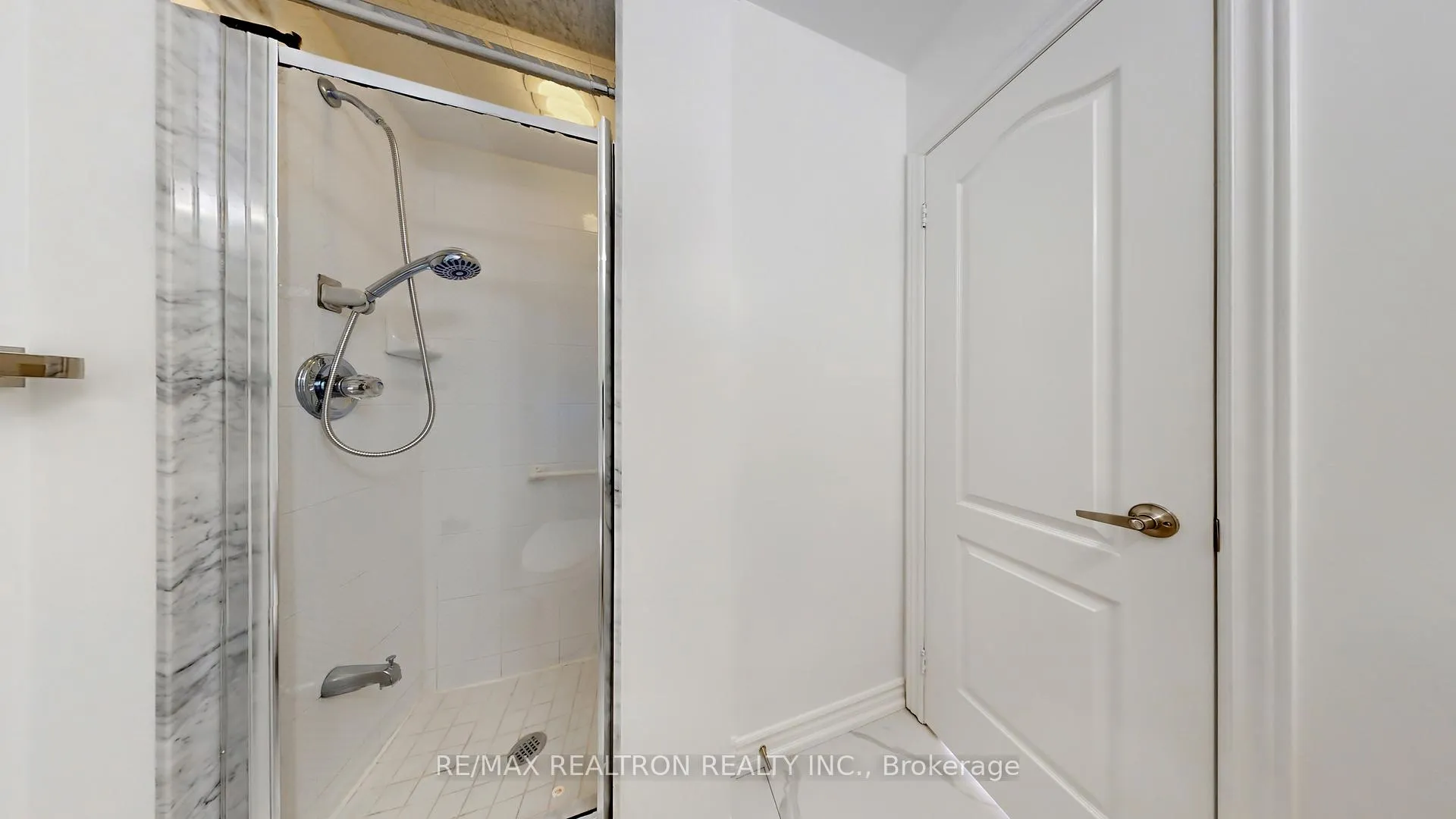 Photo 22 of 46 Leitchcroft Crescent, Markham, Commerce Valley — HOMEH
