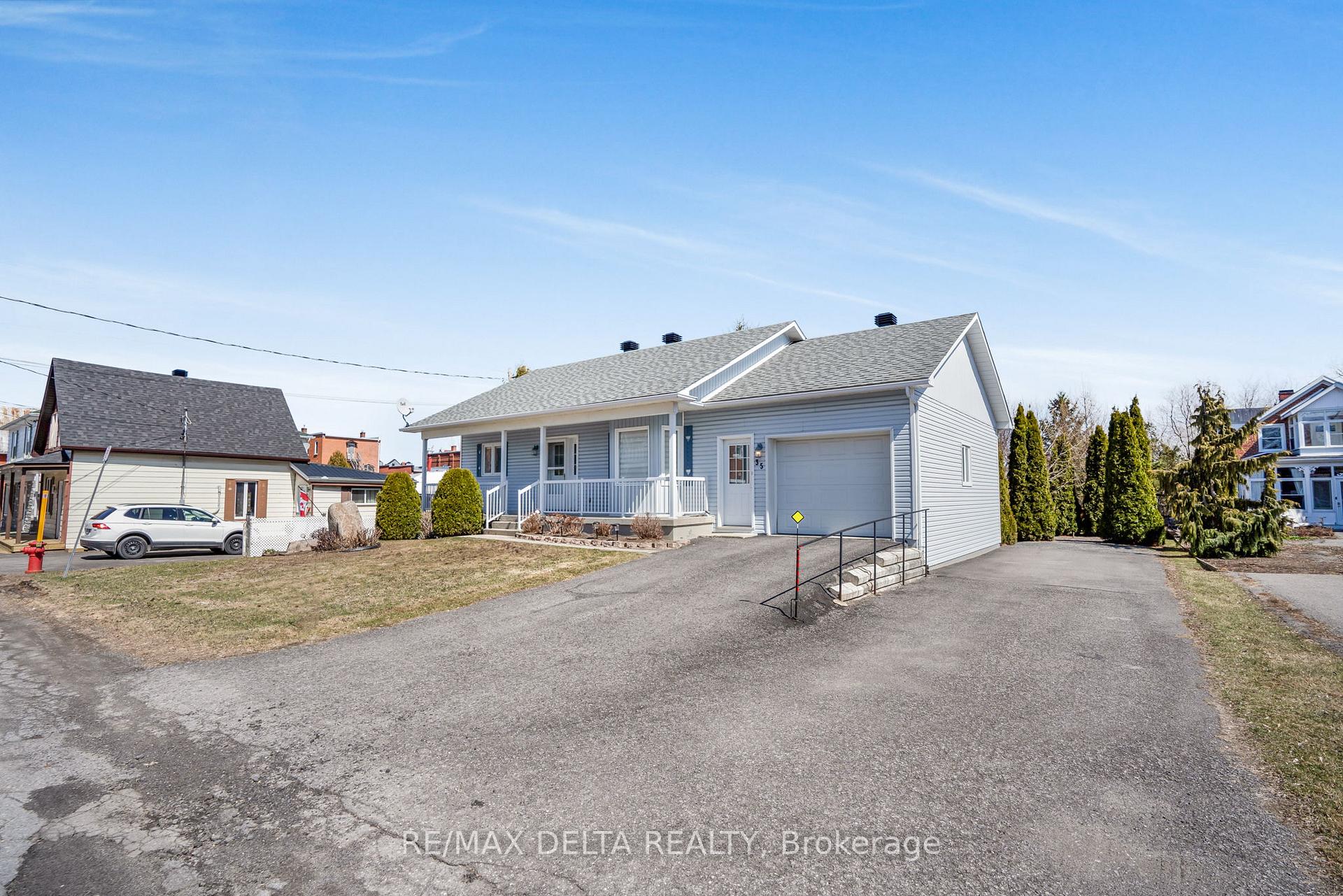 Photo 3 of 35 Union Street, Champlain, Vankleek Hill — HOMEH