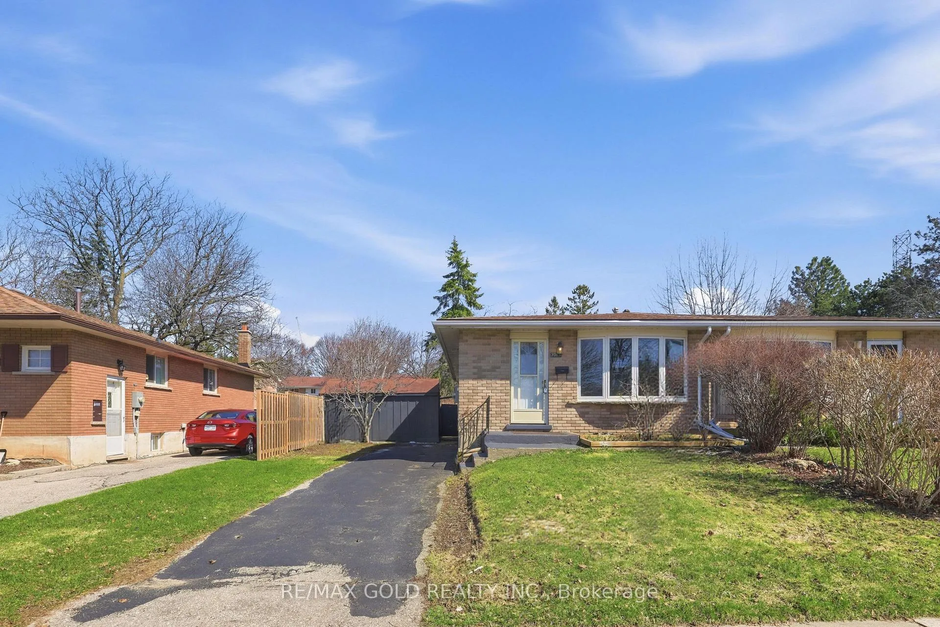 Photo 2 of 231A Cedarbrae Avenue, Waterloo, Lakeshore Village — HOMEH