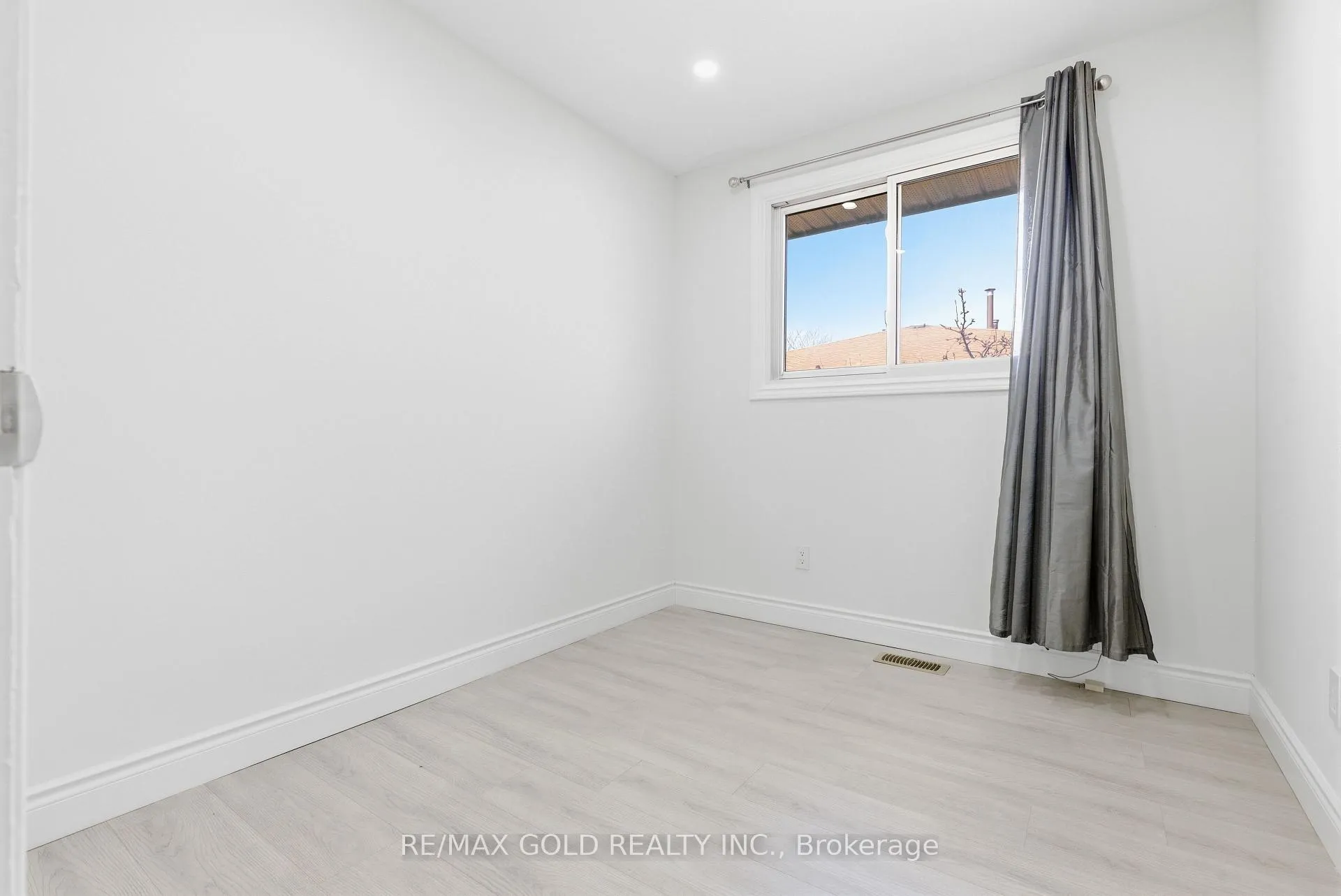 Photo 10 of 231A Cedarbrae Avenue, Waterloo, Lakeshore Village — HOMEH
