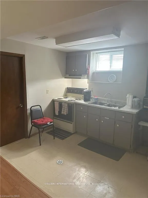 Photo 3 of Unit Lower Level, 266 St. Augustine Drive, St. Catharines, Secord Woods — HOMEH