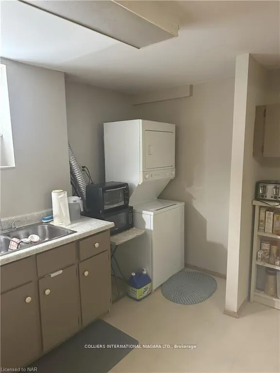 Photo 4 of Unit Lower Level, 266 St. Augustine Drive, St. Catharines, Secord Woods — HOMEH
