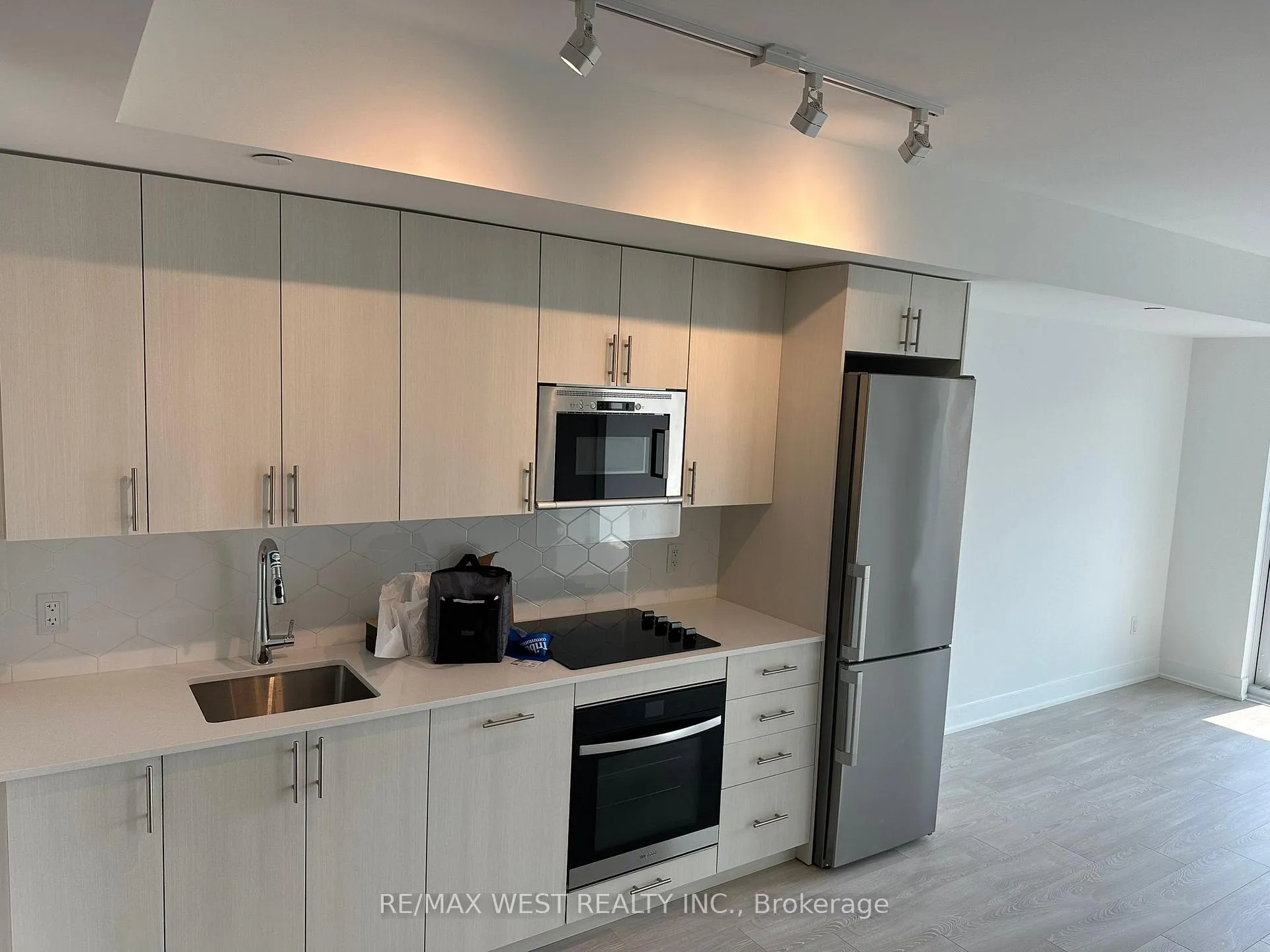 Photo 2 of Unit 2411, 2545 Simcoe Street N, Oshawa, Windfields — HOMEH