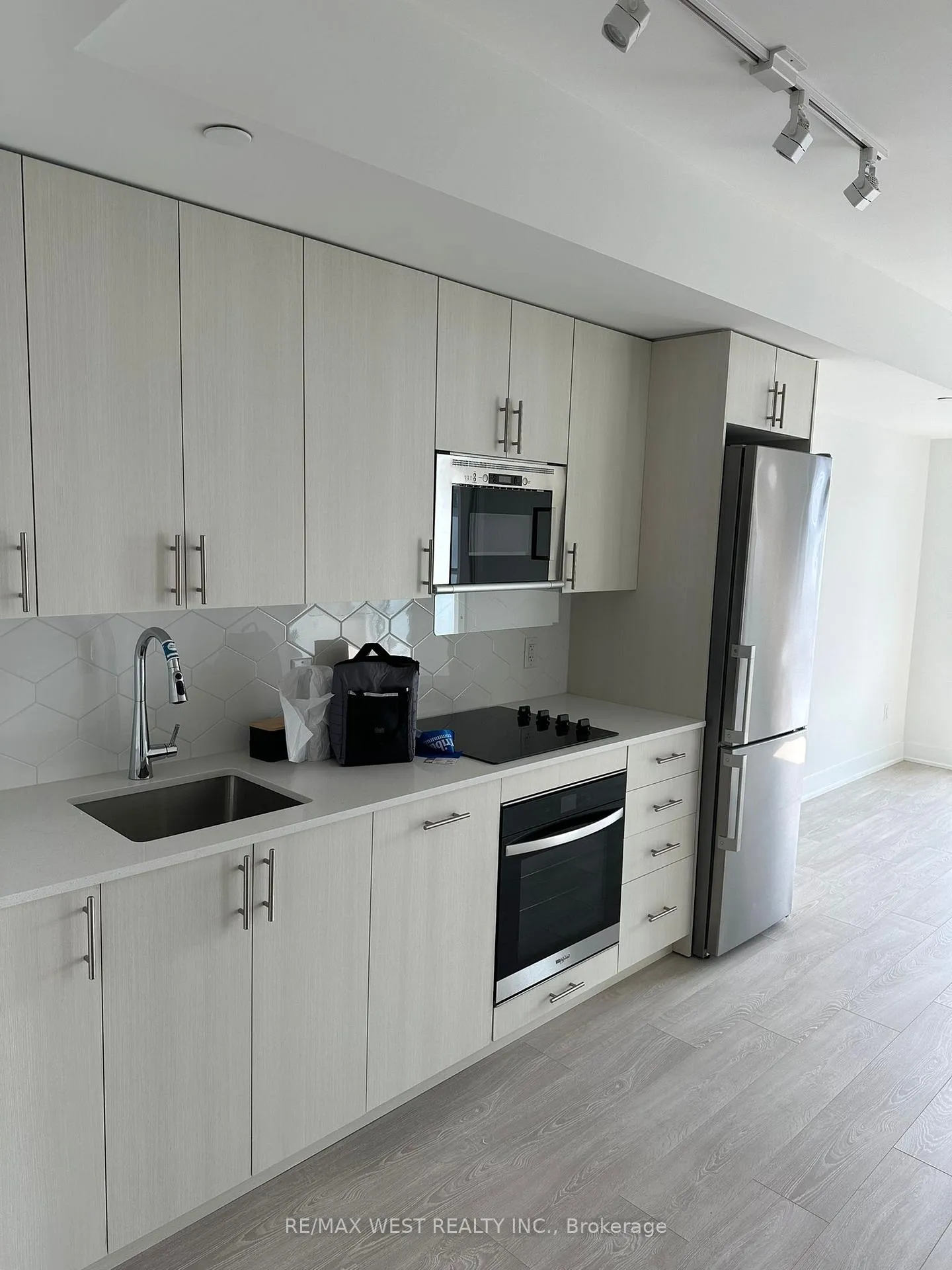 Photo 3 of Unit 2411, 2545 Simcoe Street N, Oshawa, Windfields — HOMEH