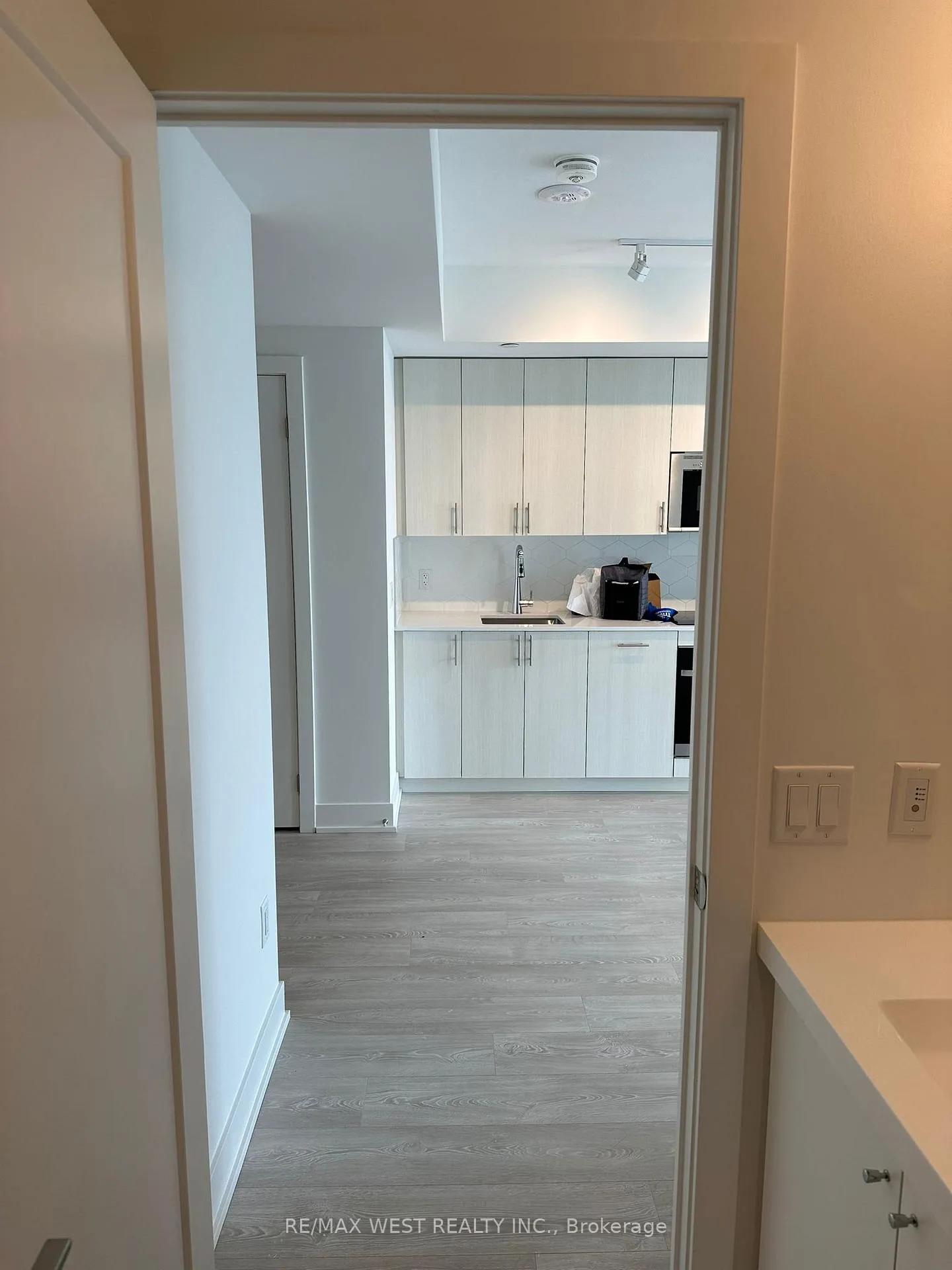Photo 5 of Unit 2411, 2545 Simcoe Street N, Oshawa, Windfields — HOMEH