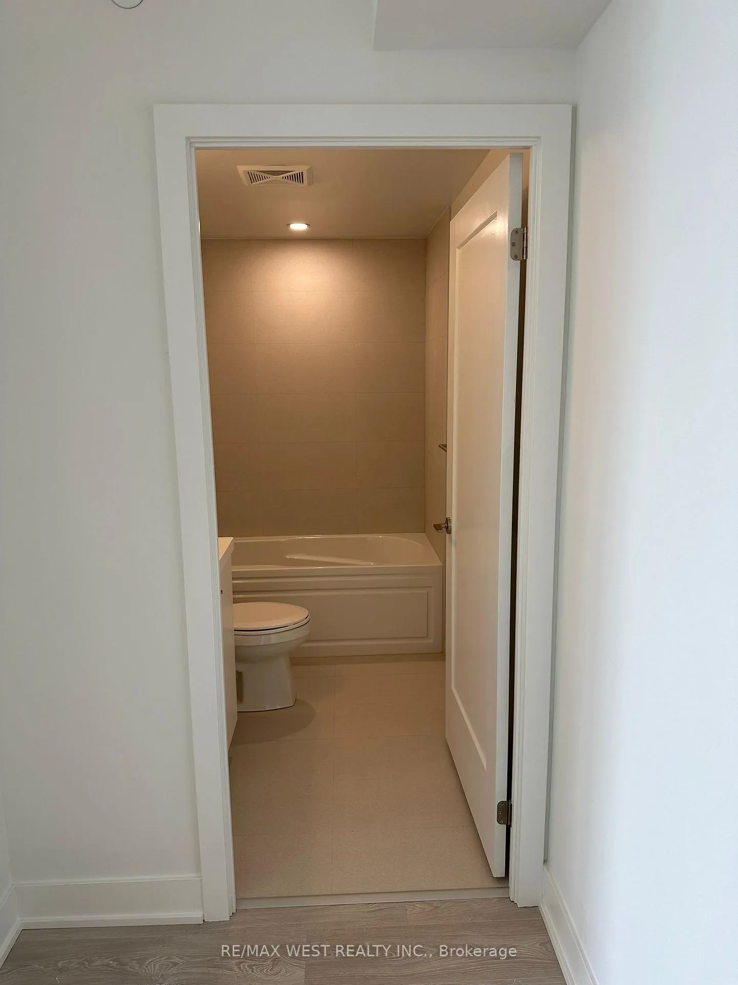 Photo 7 of Unit 2411, 2545 Simcoe Street N, Oshawa, Windfields — HOMEH