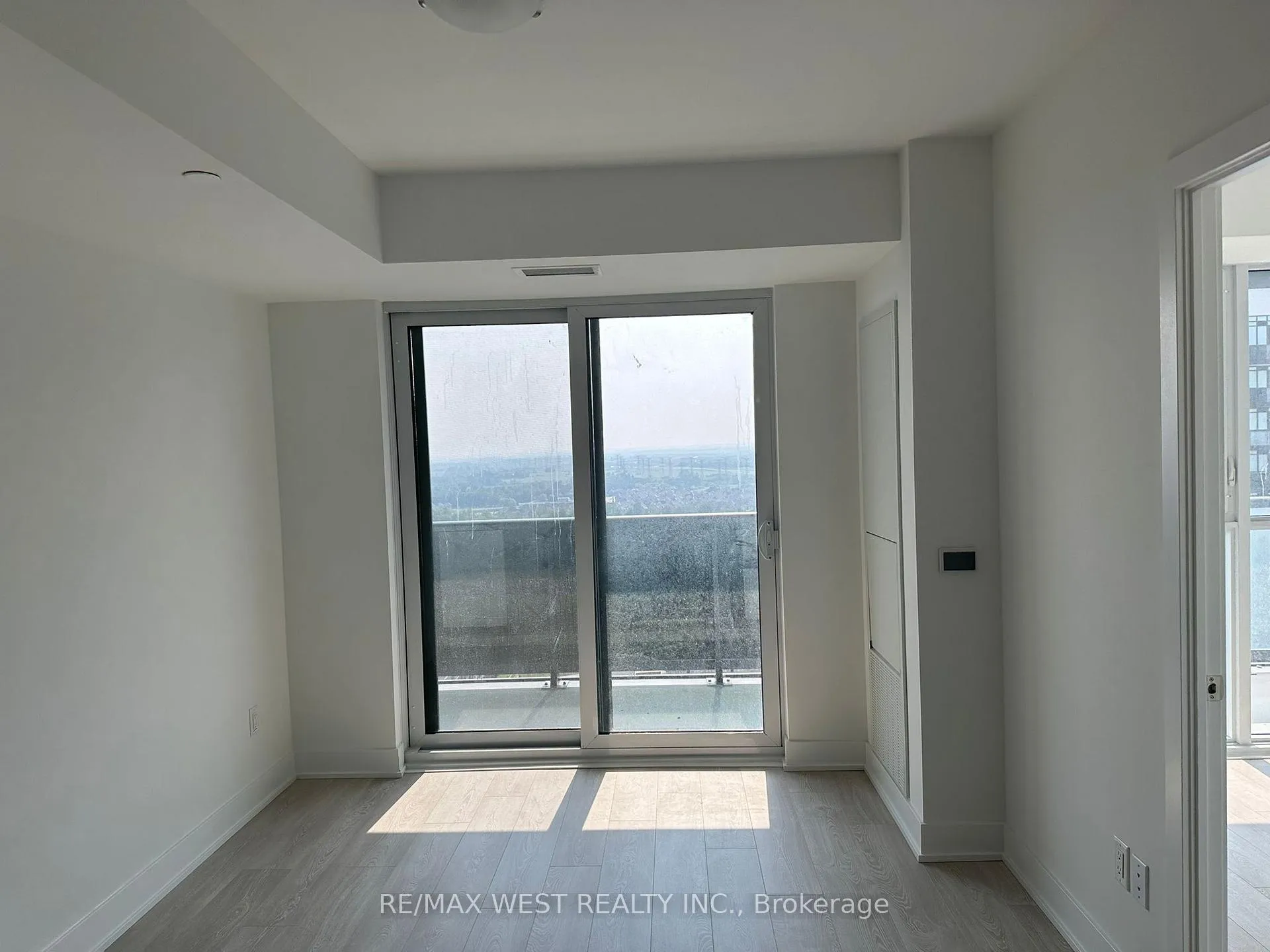 Photo 10 of Unit 2411, 2545 Simcoe Street N, Oshawa, Windfields — HOMEH