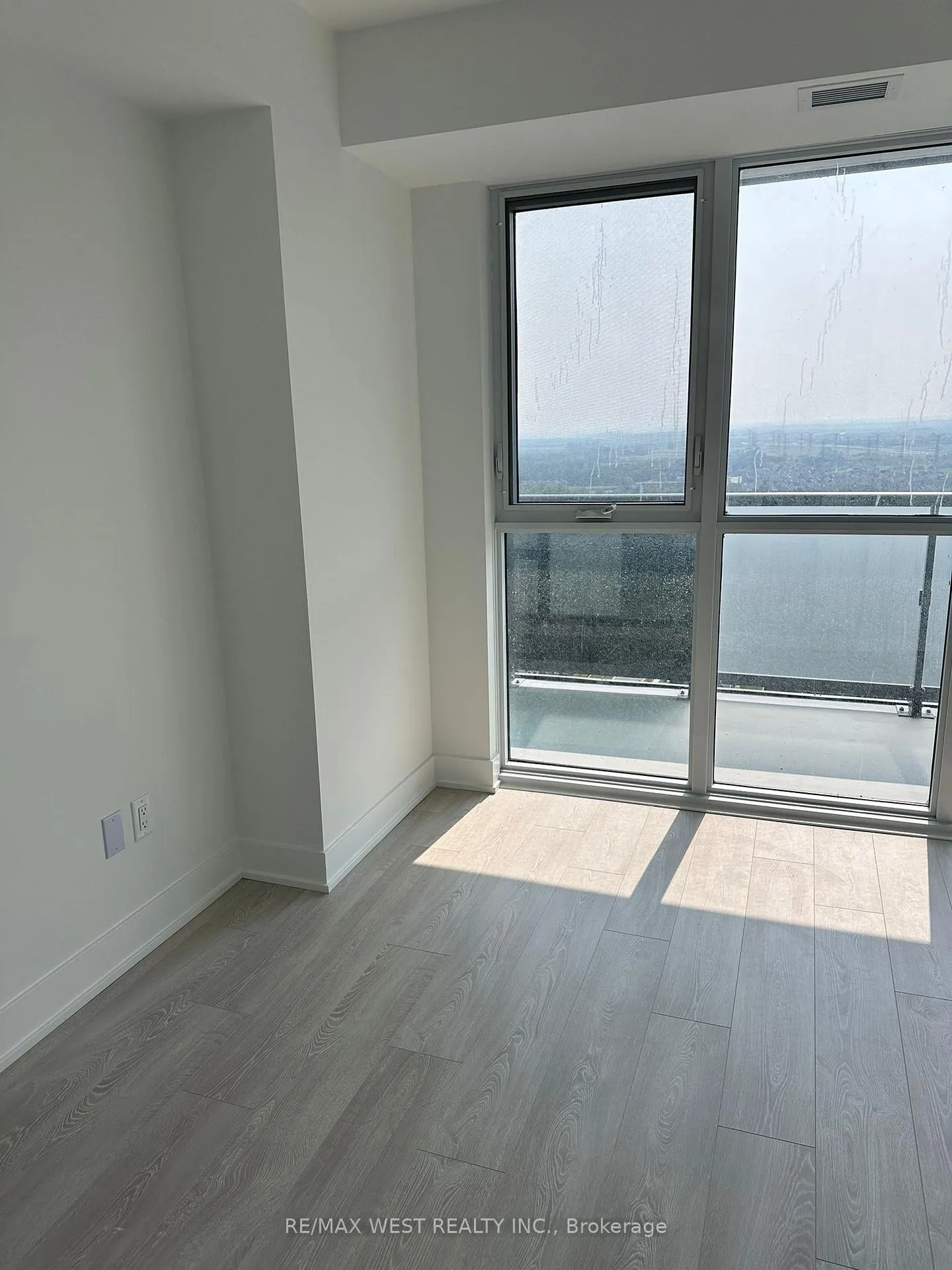 Photo 13 of Unit 2411, 2545 Simcoe Street N, Oshawa, Windfields — HOMEH