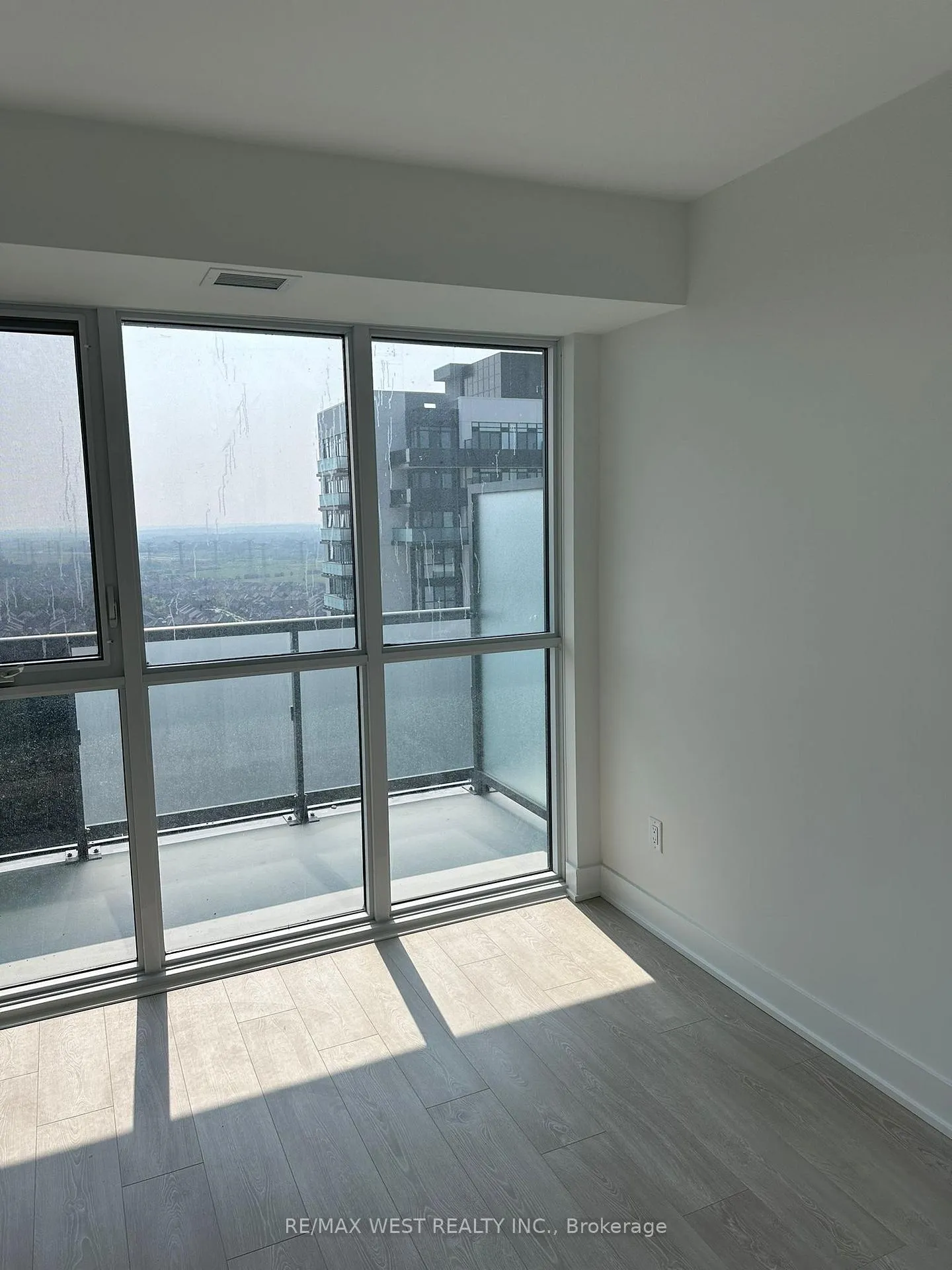 Photo 14 of Unit 2411, 2545 Simcoe Street N, Oshawa, Windfields — HOMEH