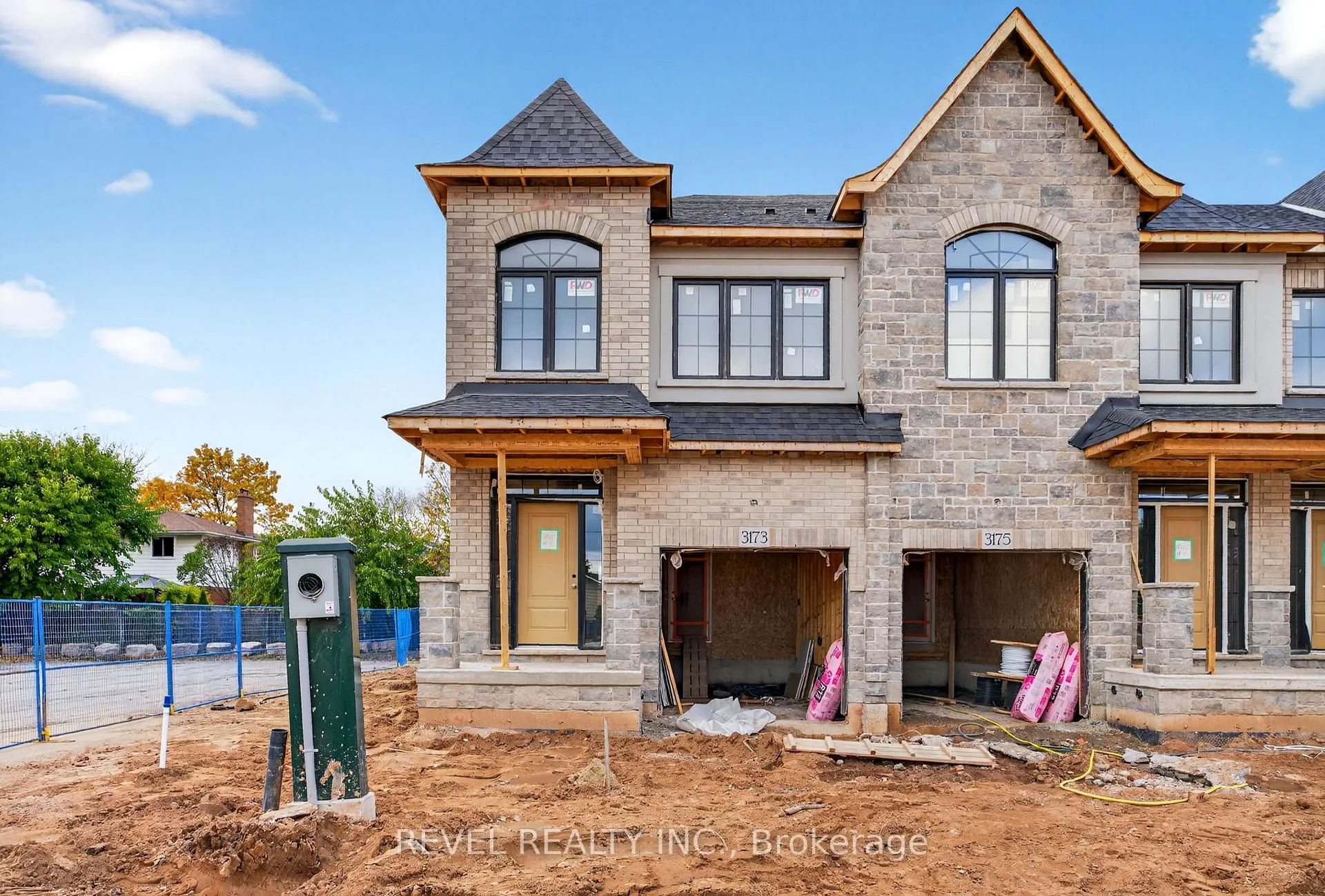 Front of Unit 1, 600 Maplehill Drive
