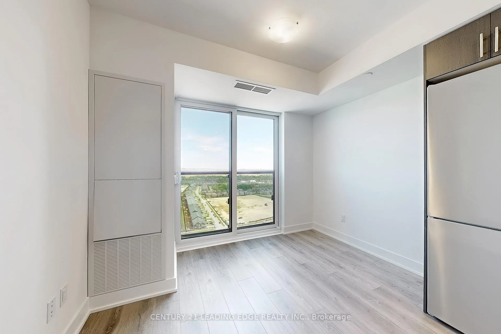 Photo 10 of Unit 2503, 2545 Simcoe Street N, Oshawa, Windfields — HOMEH