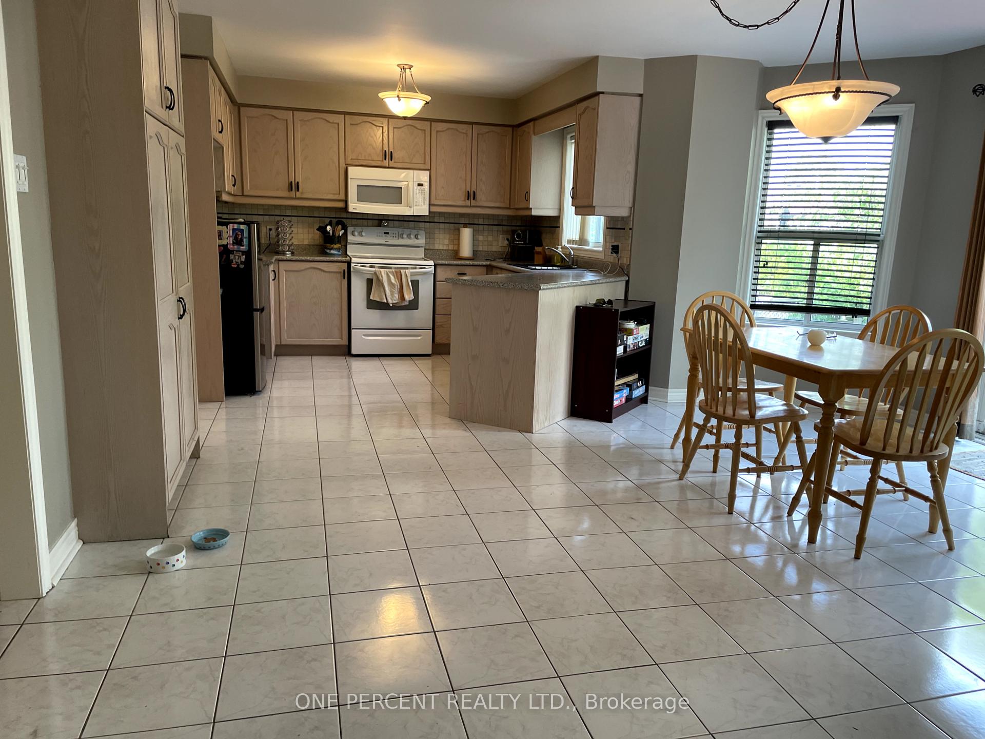 Photo 2 of 23 Nightingale Crescent, Barrie, Painswick South — HOMEH