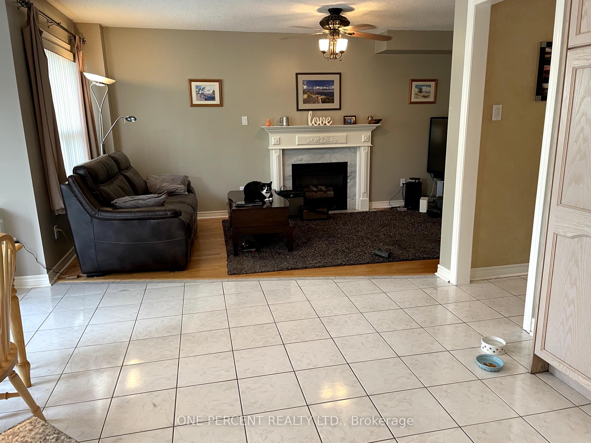 Photo 4 of 23 Nightingale Crescent, Barrie, Painswick South — HOMEH