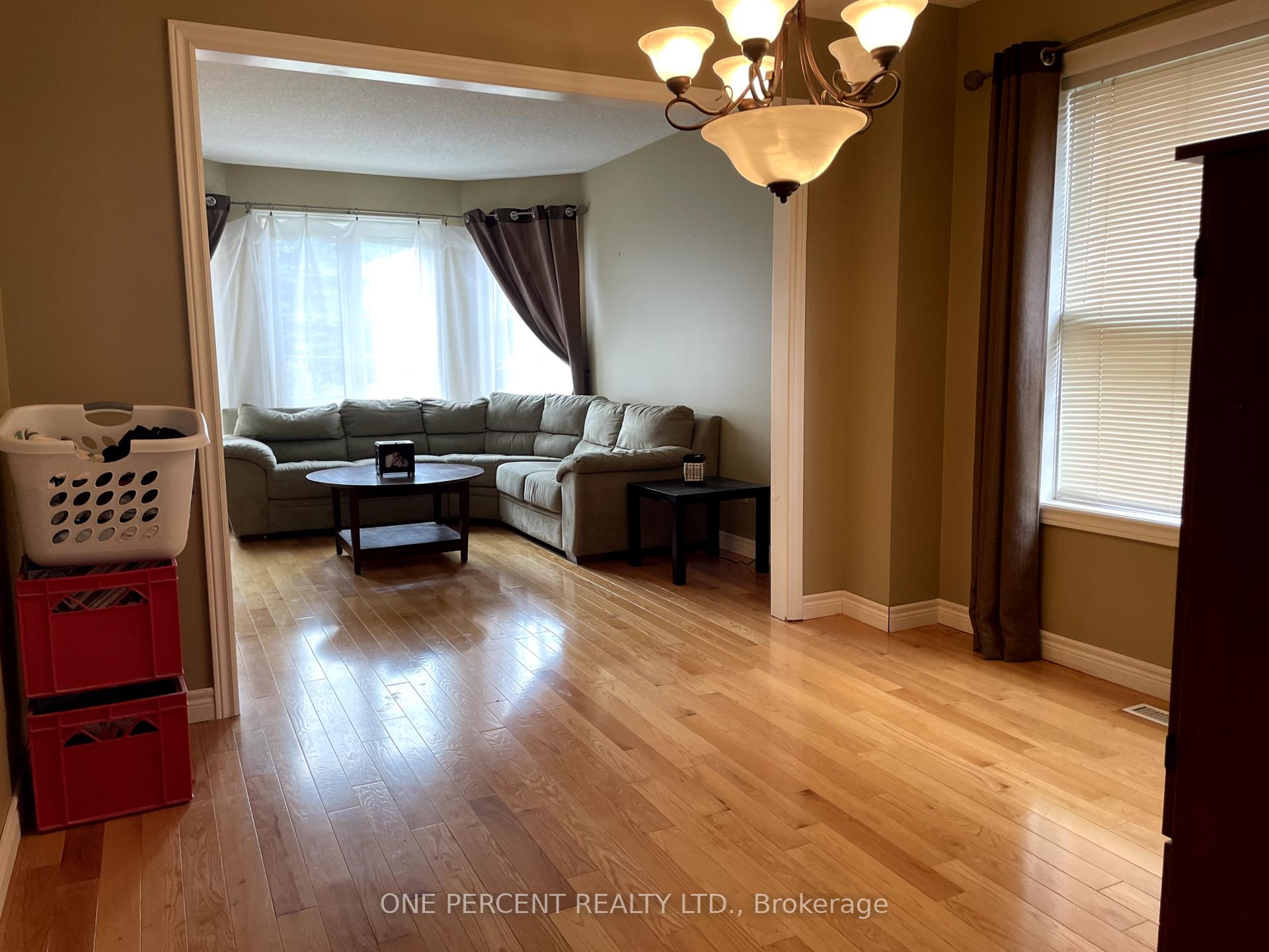 Photo 6 of 23 Nightingale Crescent, Barrie, Painswick South — HOMEH