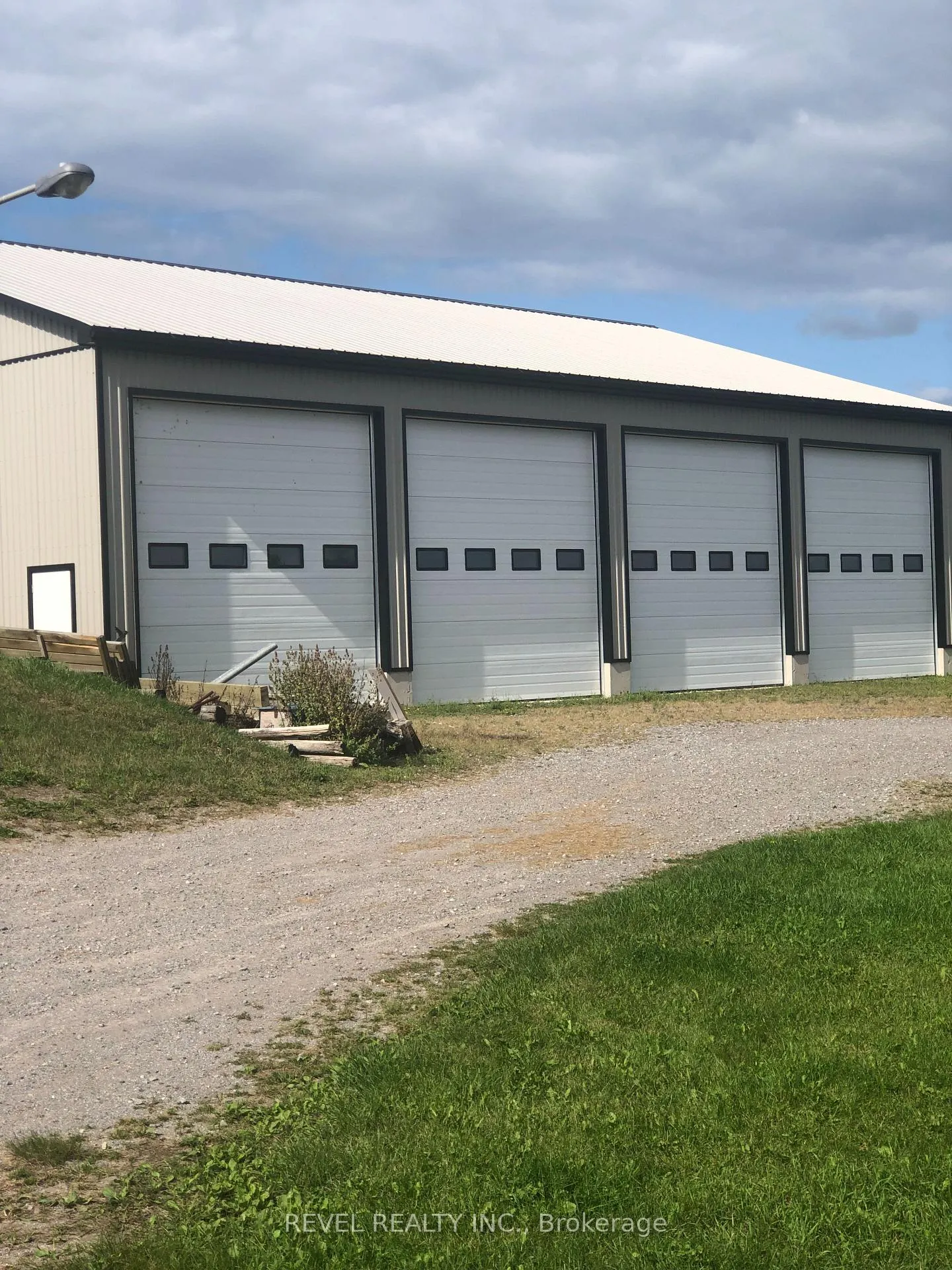 Photo 3 of 917 County Road 10, Cavan Monaghan, Cavan Twp — HOMEH