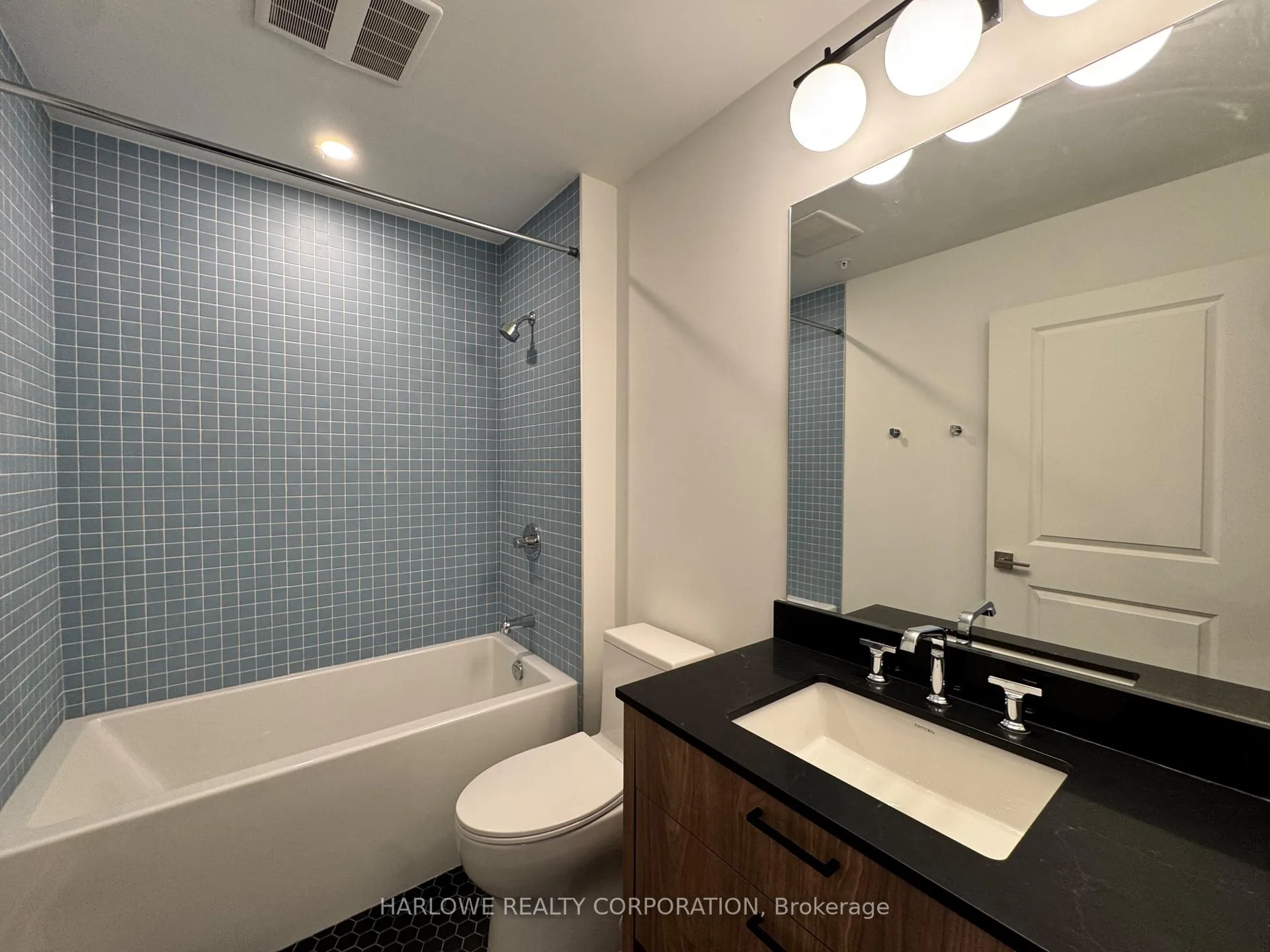 Photo 7 of Unit 303, 206 King Street W, Hamilton, Central — HOMEH