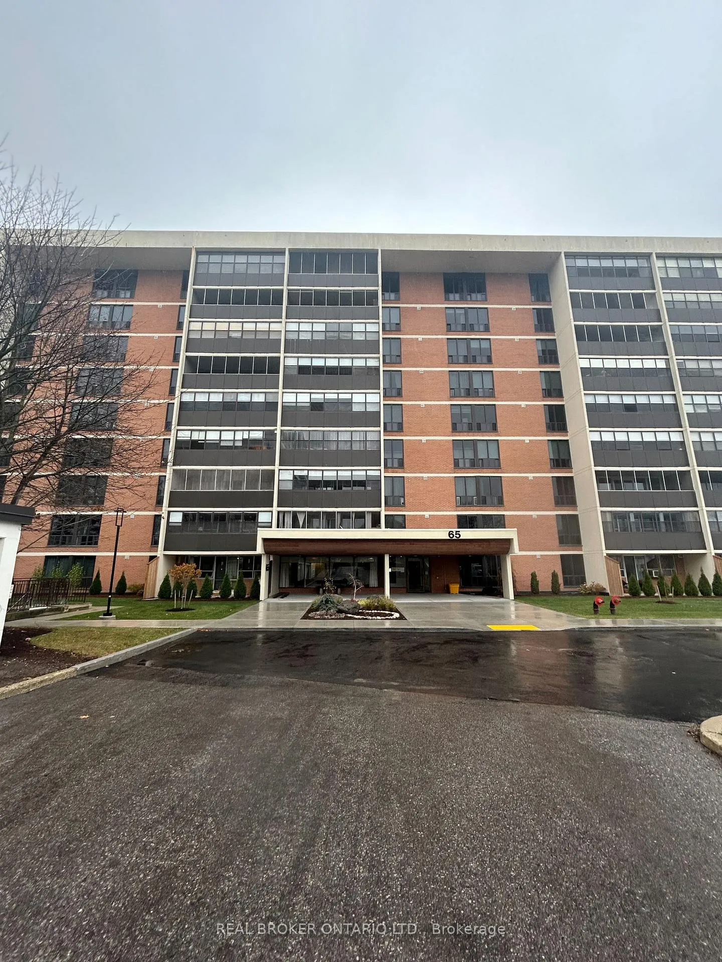 Front of Unit 704, 65 Westmount Road N