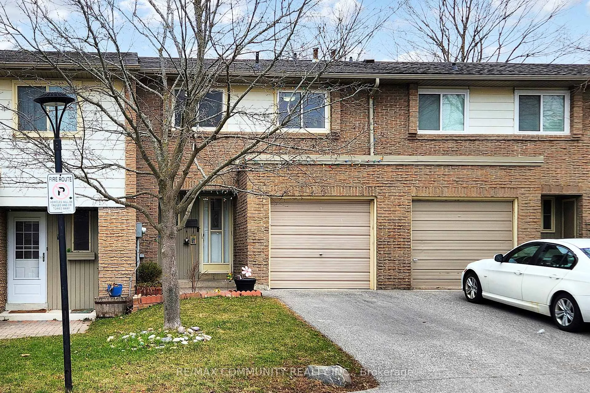 Photo 2 of 18 Knightsbridge Way, Markham, Markham Village — HOMEH