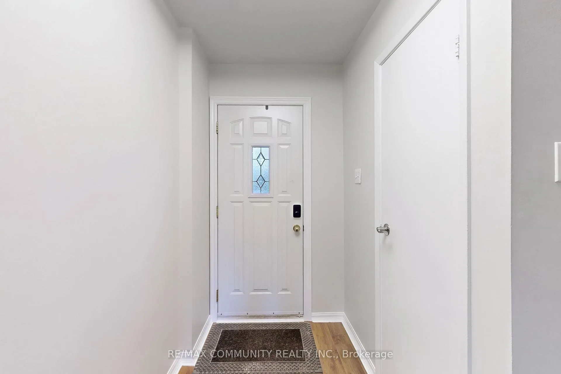 Photo 3 of 18 Knightsbridge Way, Markham, Markham Village — HOMEH