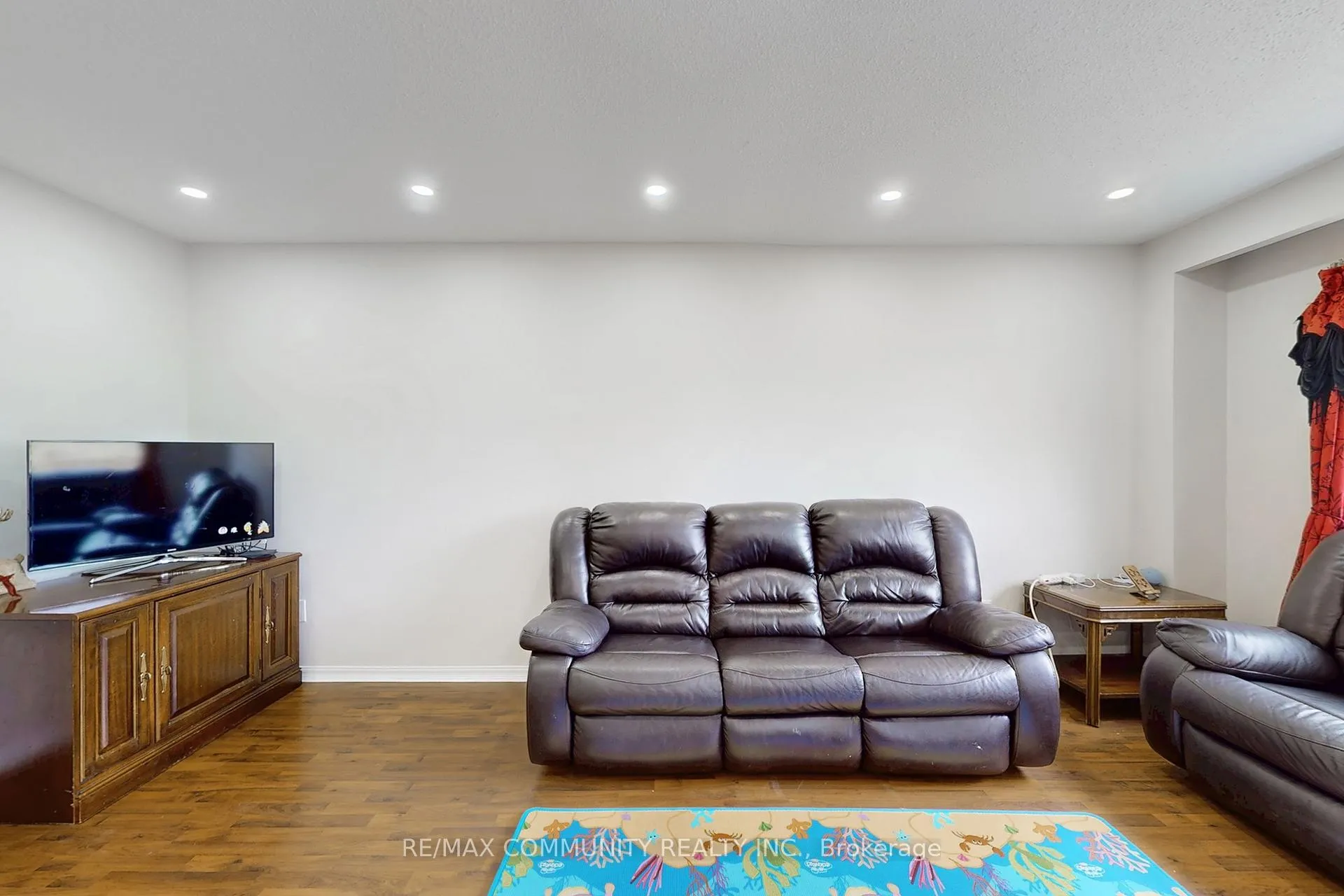 Photo 5 of 18 Knightsbridge Way, Markham, Markham Village — HOMEH