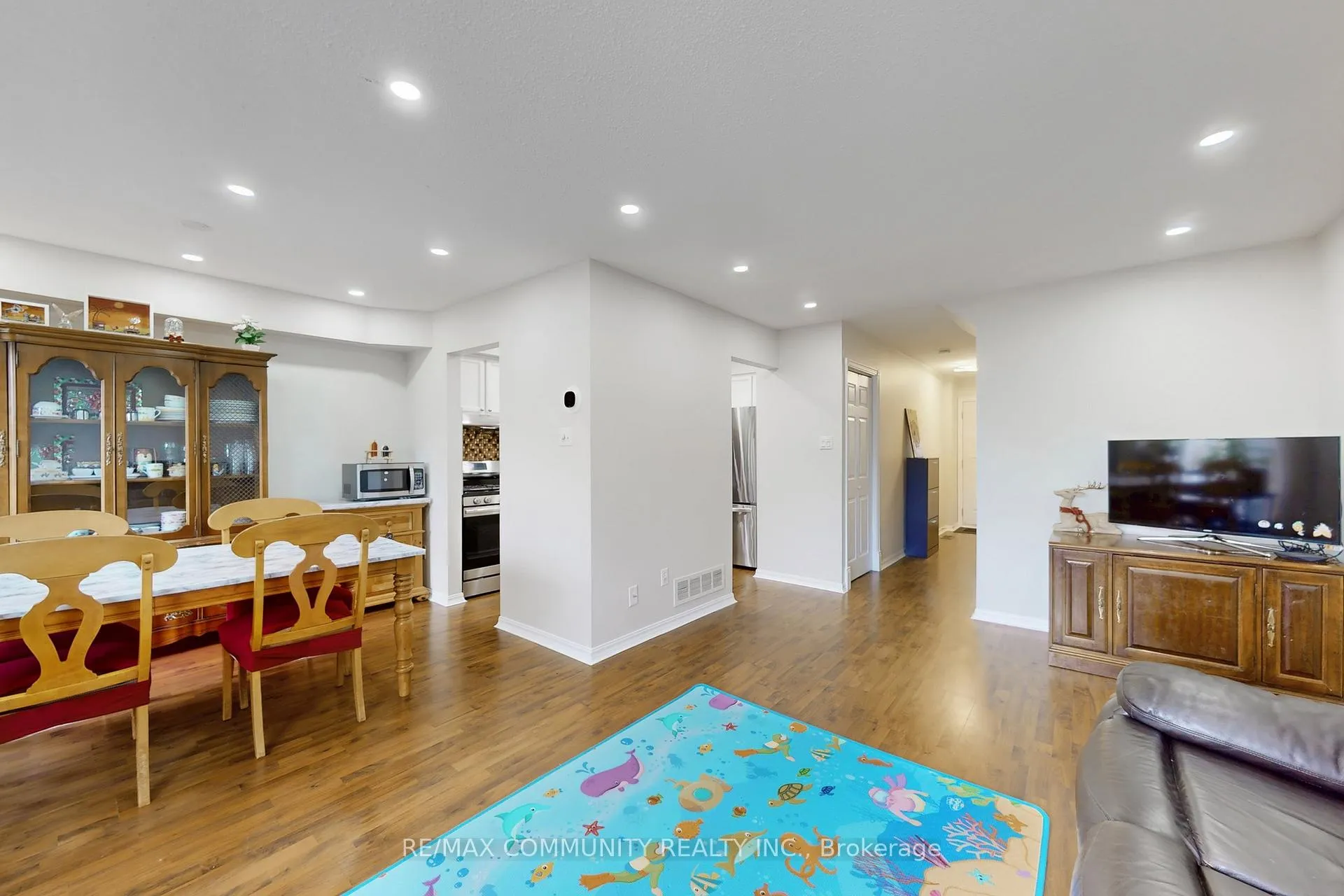Photo 6 of 18 Knightsbridge Way, Markham, Markham Village — HOMEH