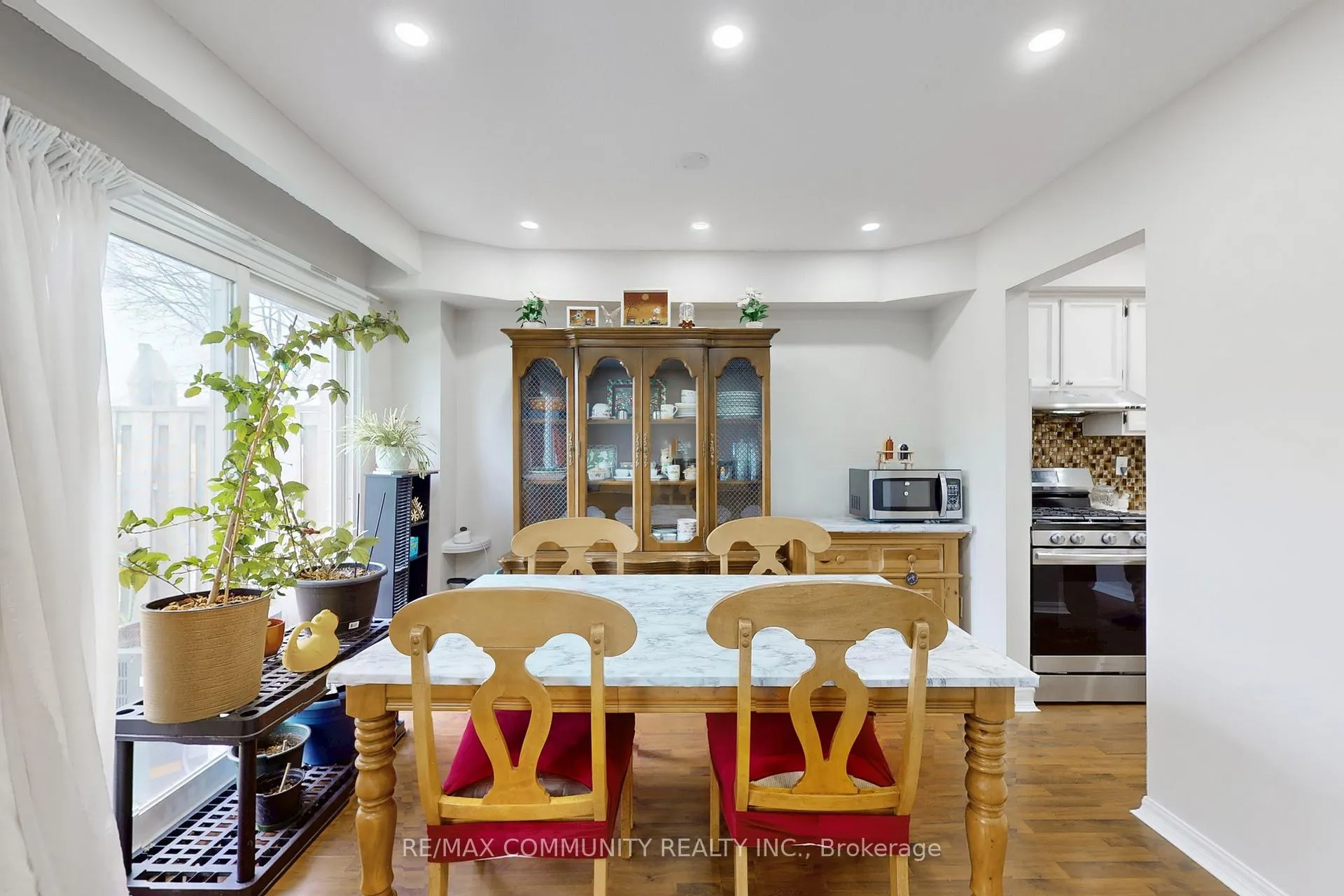 Photo 7 of 18 Knightsbridge Way, Markham, Markham Village — HOMEH