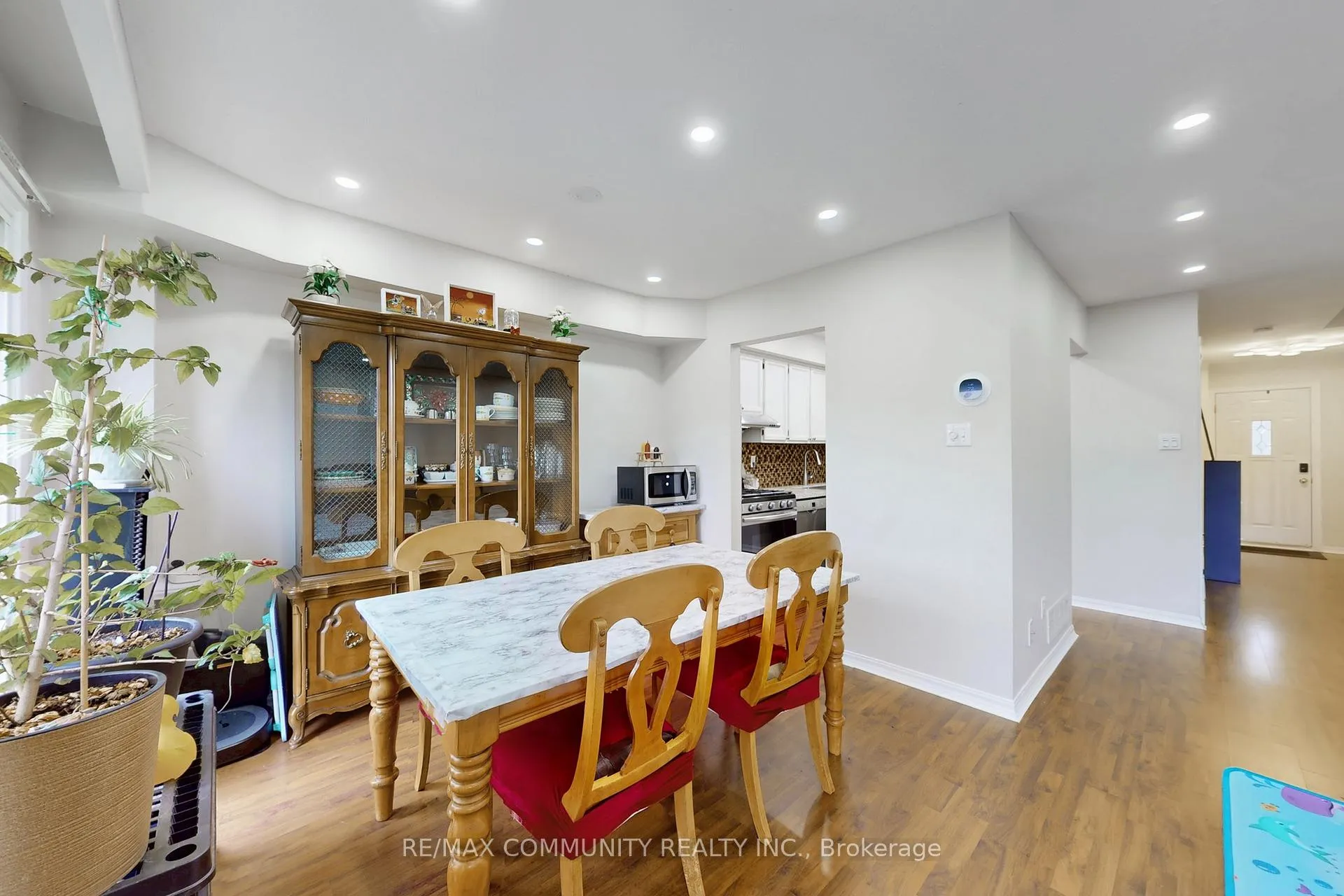 Photo 8 of 18 Knightsbridge Way, Markham, Markham Village — HOMEH