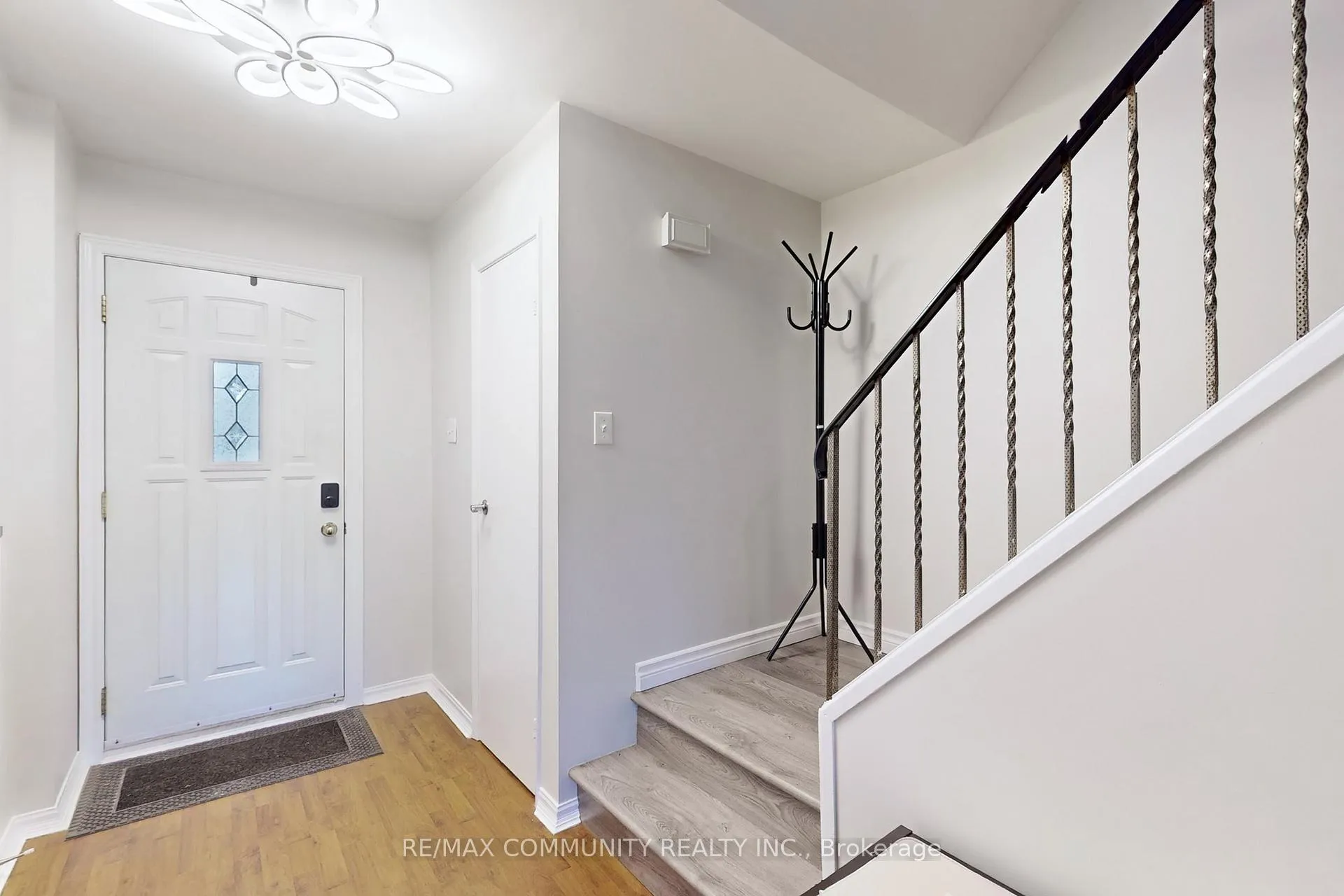 Photo 14 of 18 Knightsbridge Way, Markham, Markham Village — HOMEH