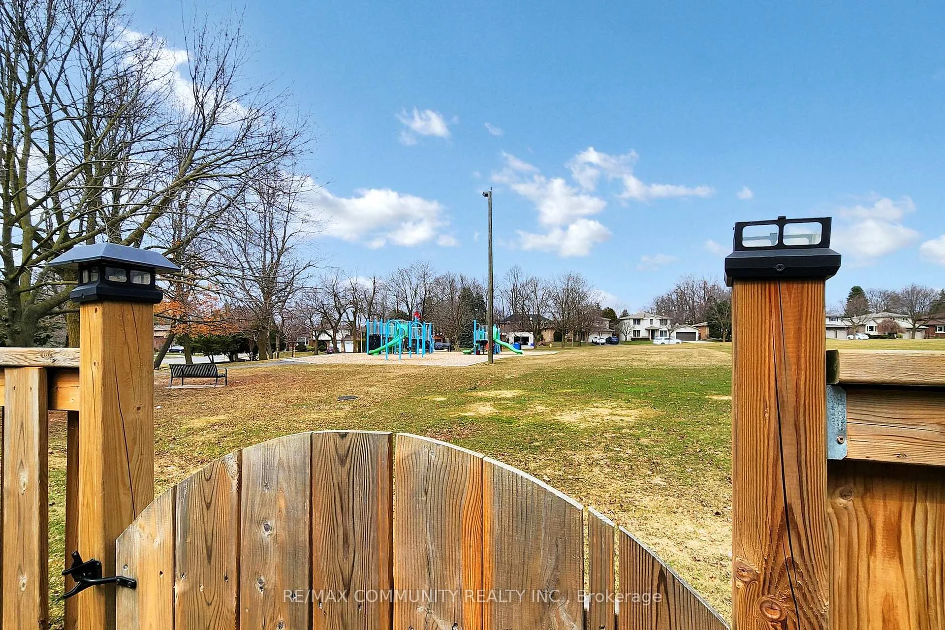 Photo 33 of 18 Knightsbridge Way, Markham, Markham Village — HOMEH