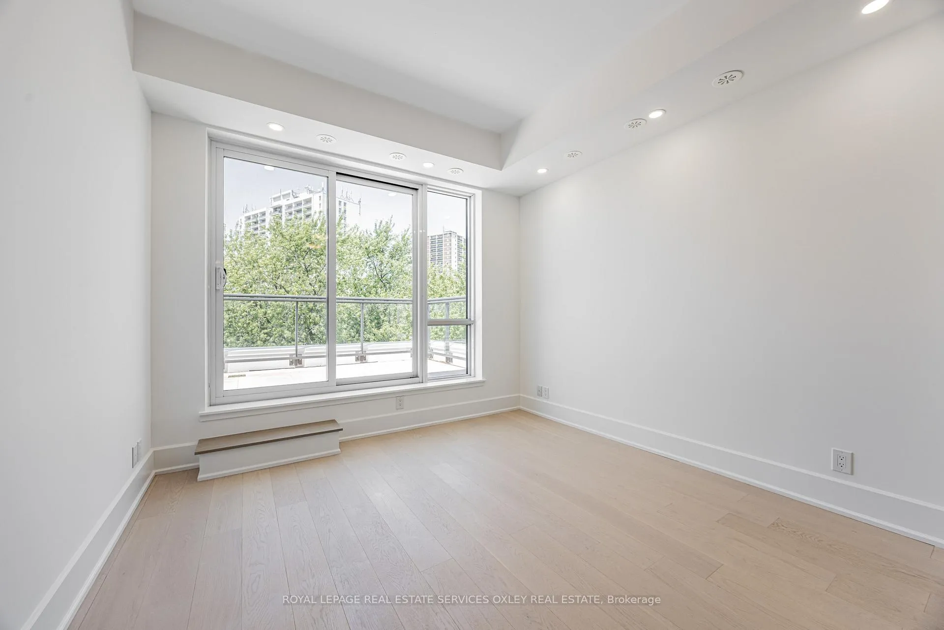 Photo 4 of Unit 501, 800 Broadview Avenue, Toronto, Playter Estates-Danforth — HOMEH