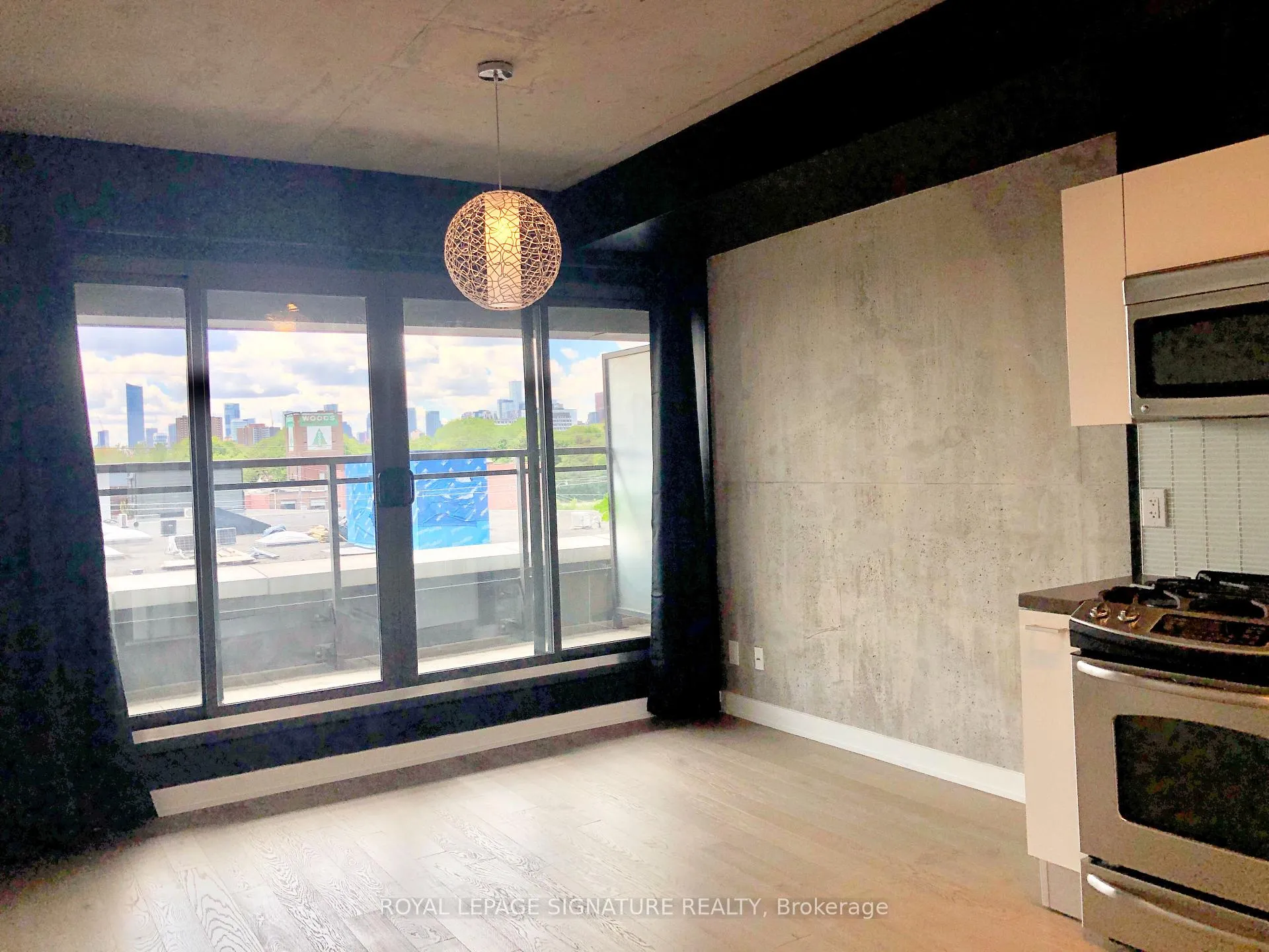 Front of Unit 507, 319 Carlaw Avenue