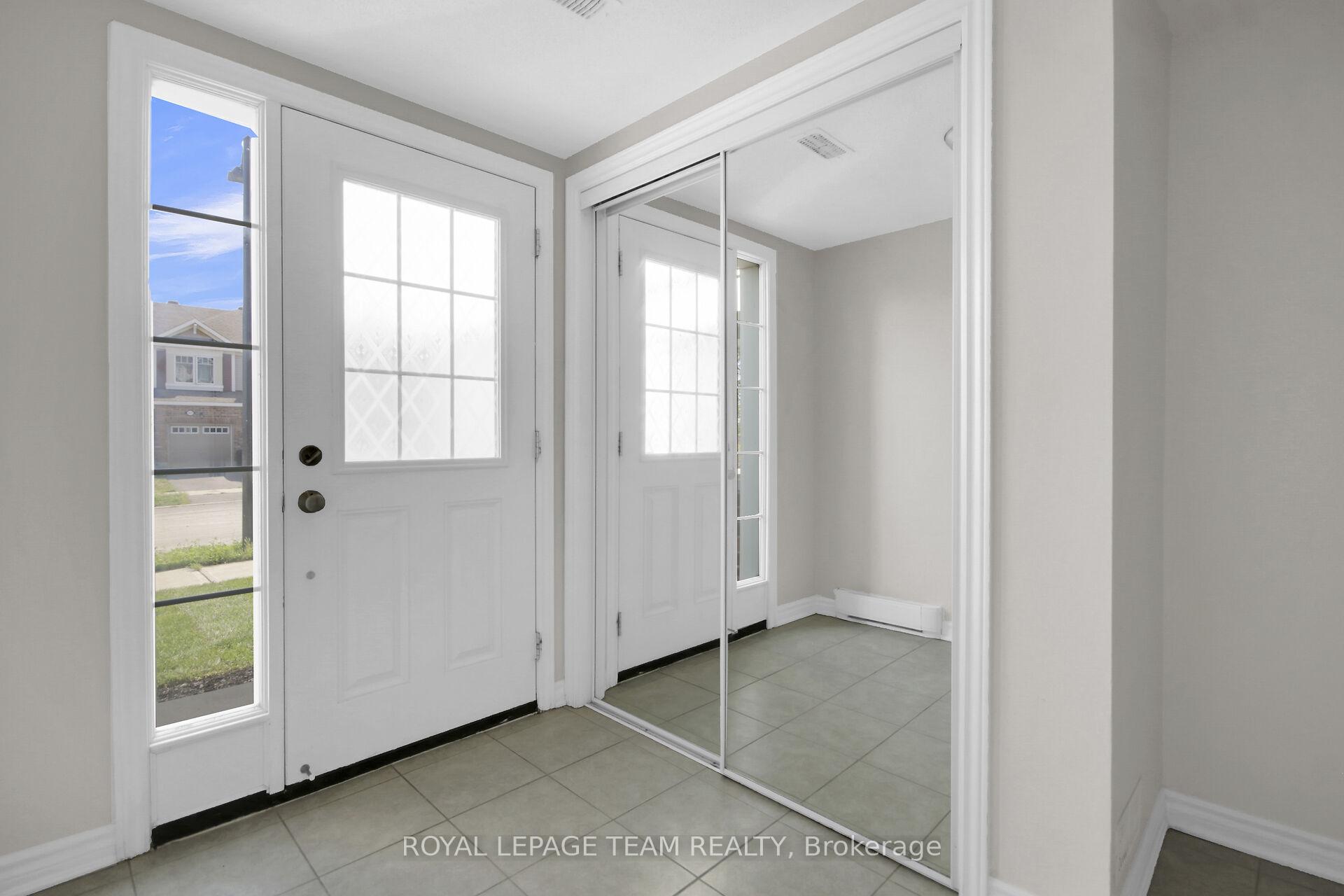 Photo 3 of 452 Riverboat Heights, Ottawa, Barrhaven - Half Moon Bay — HOMEH